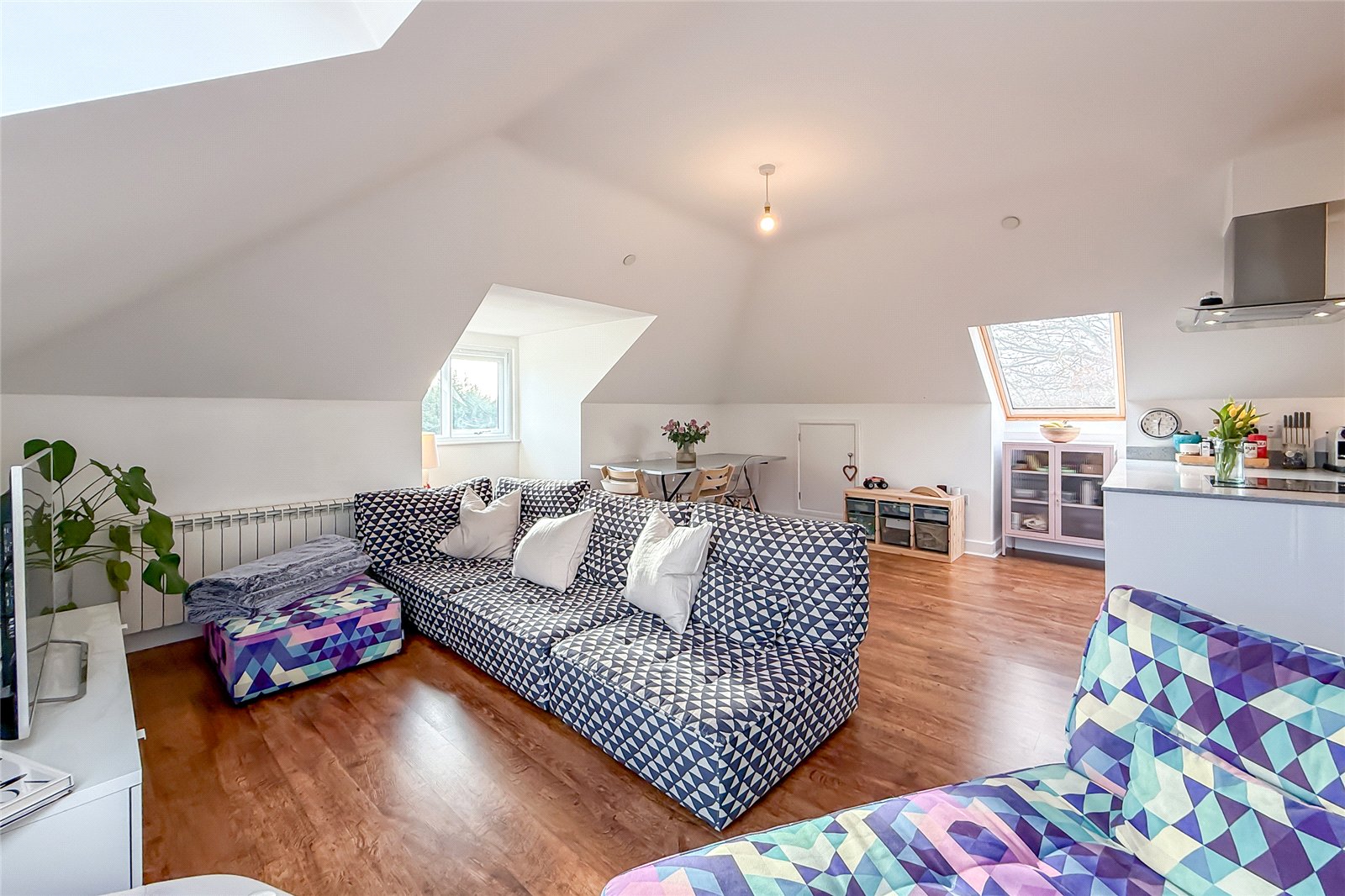 2 bed apartment for sale in Porters Wood House, Porters Wood, St. Albans, Hertfordshire, AL3 - Property Image 4
