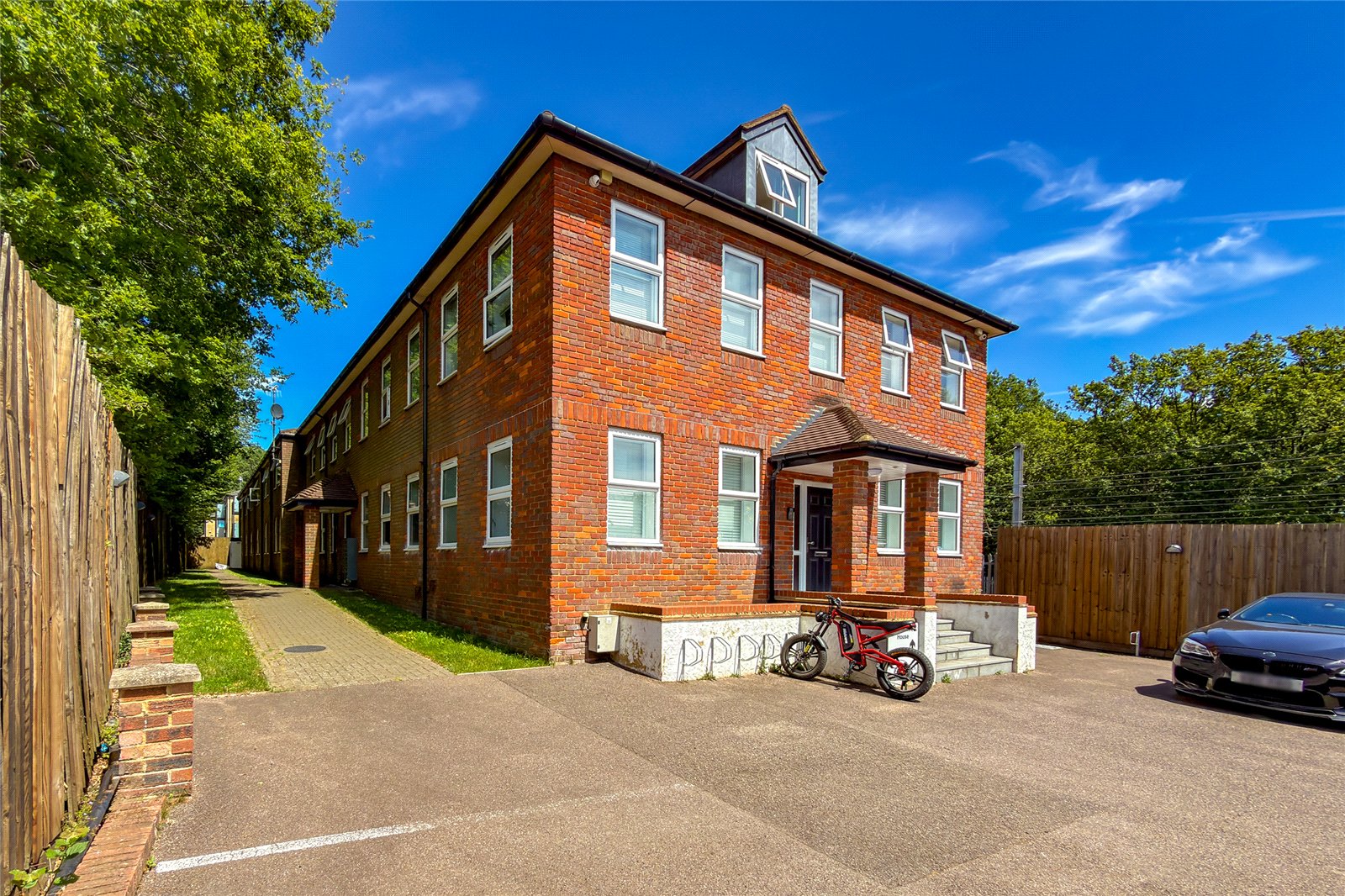 2 bed apartment for sale in Porters Wood House, Porters Wood, St. Albans, Hertfordshire, AL3