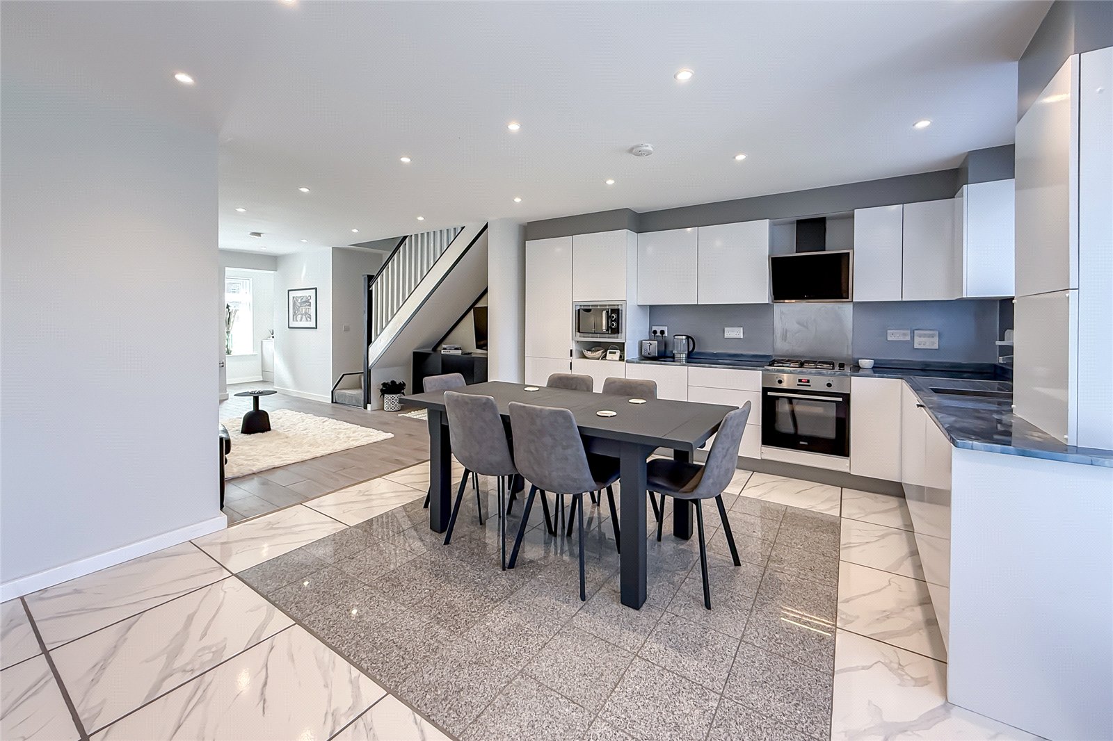 2 bed end of terrace house for sale in Cell Barnes Lane, St. Albans, Hertfordshire, AL1  - Property Image 5