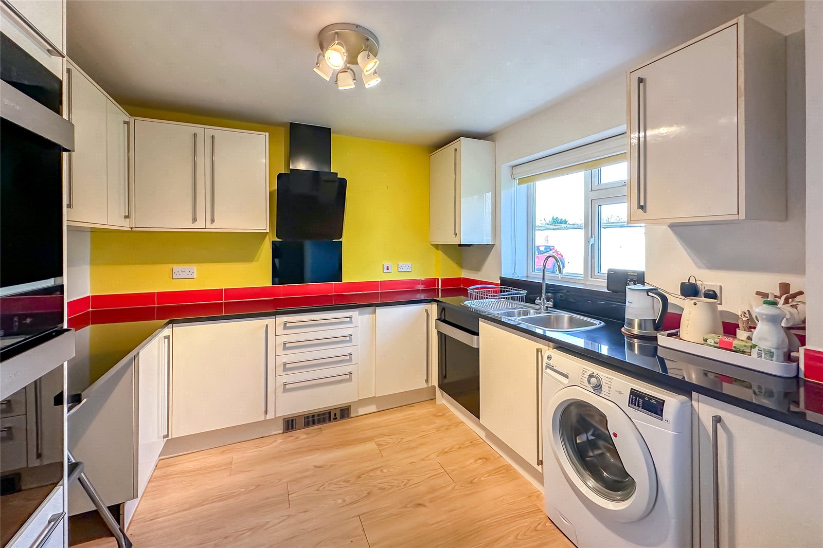 2 bed ground floor maisonette for sale in Hughenden Road, St. Albans, Hertfordshire, AL4  - Property Image 2