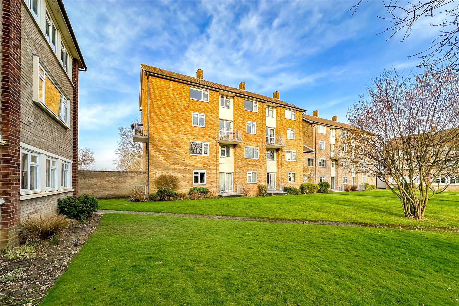 2 bed ground floor maisonette for sale in Hughenden Road, St. Albans, Hertfordshire, AL4