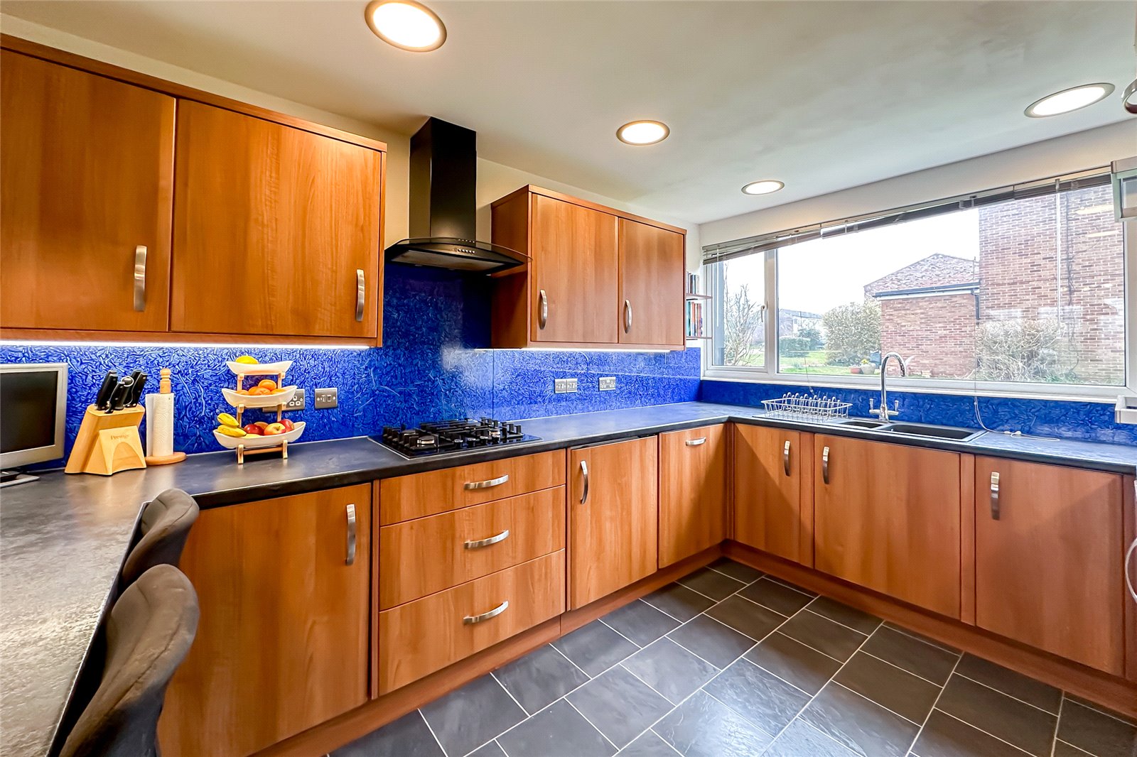 3 bed terraced house for sale in Chiltern Road, St. Albans, Hertfordshire, AL4 - Property Image 2