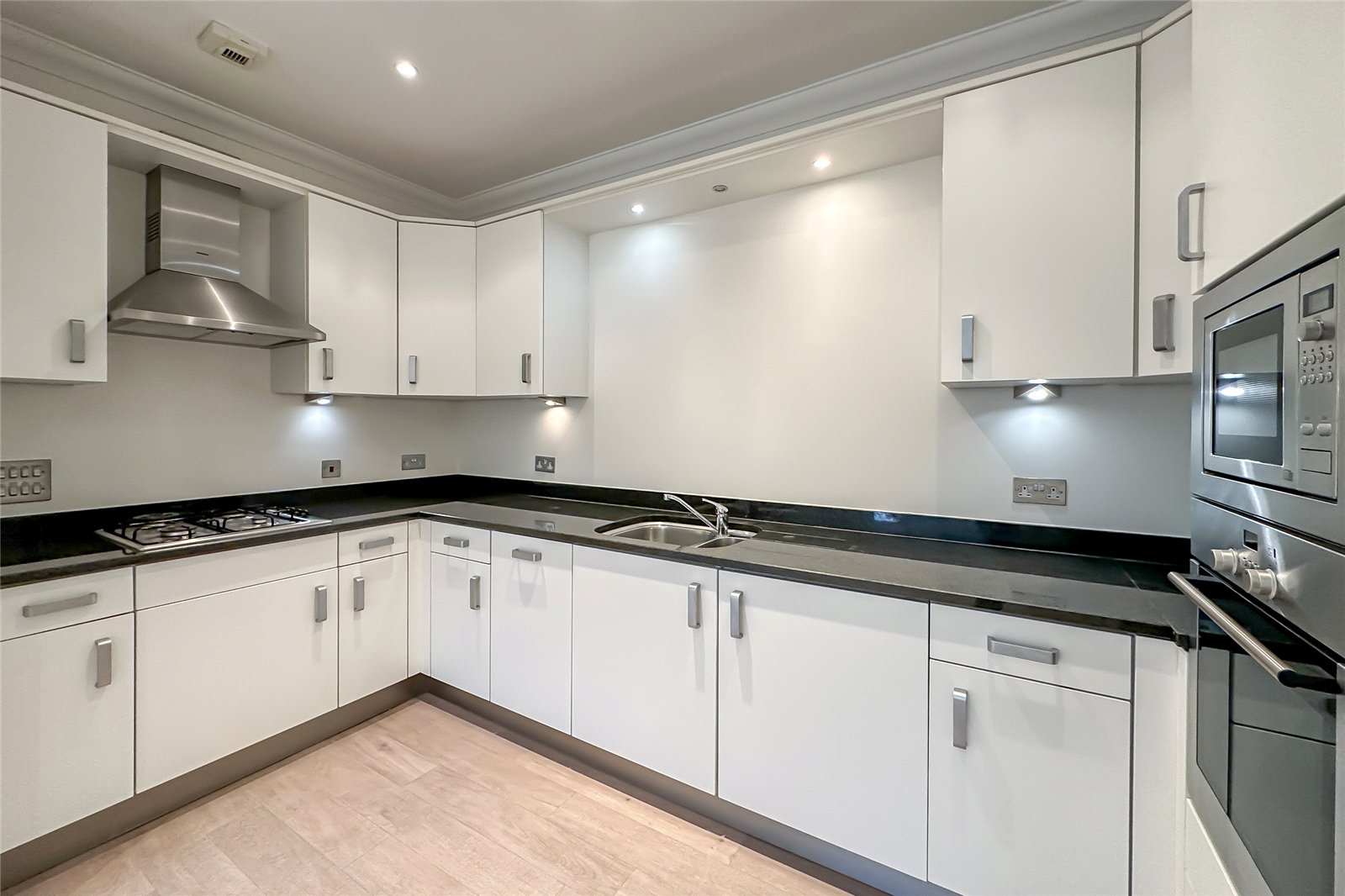 2 bed apartment for sale in Highfield Lane, Tyttenhanger, St. Albans, Hertfordshire, AL4 - Property Image 2