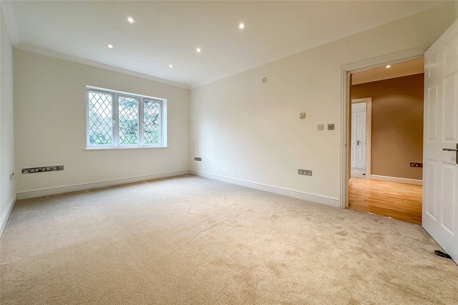 2 bed apartment for sale in Highfield Lane, Tyttenhanger, St. Albans, Hertfordshire, AL4 - Property Image 4