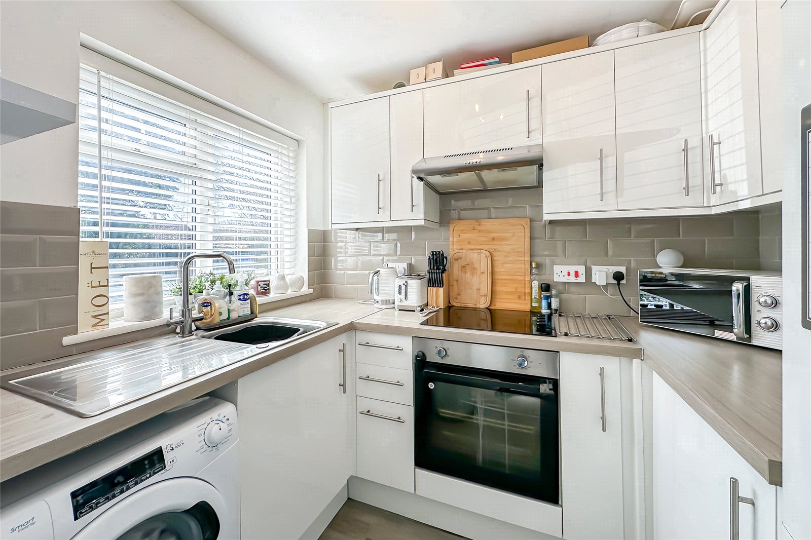 2 bed ground floor flat for sale in The Ridgeway, St. Albans, Hertfordshire, AL4 - Property Image 2