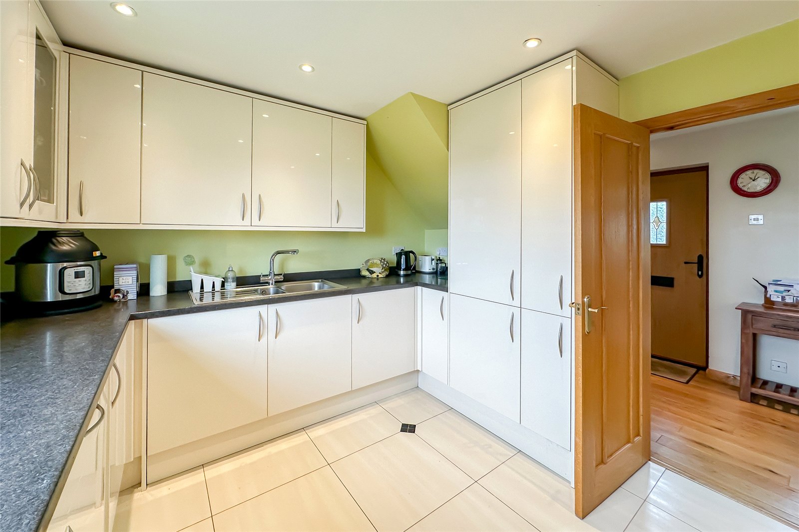 3 bed detached house for sale in Roestock Lane, Colney Heath, St. Albans, Hertfordshire, AL4 - Property Image 10