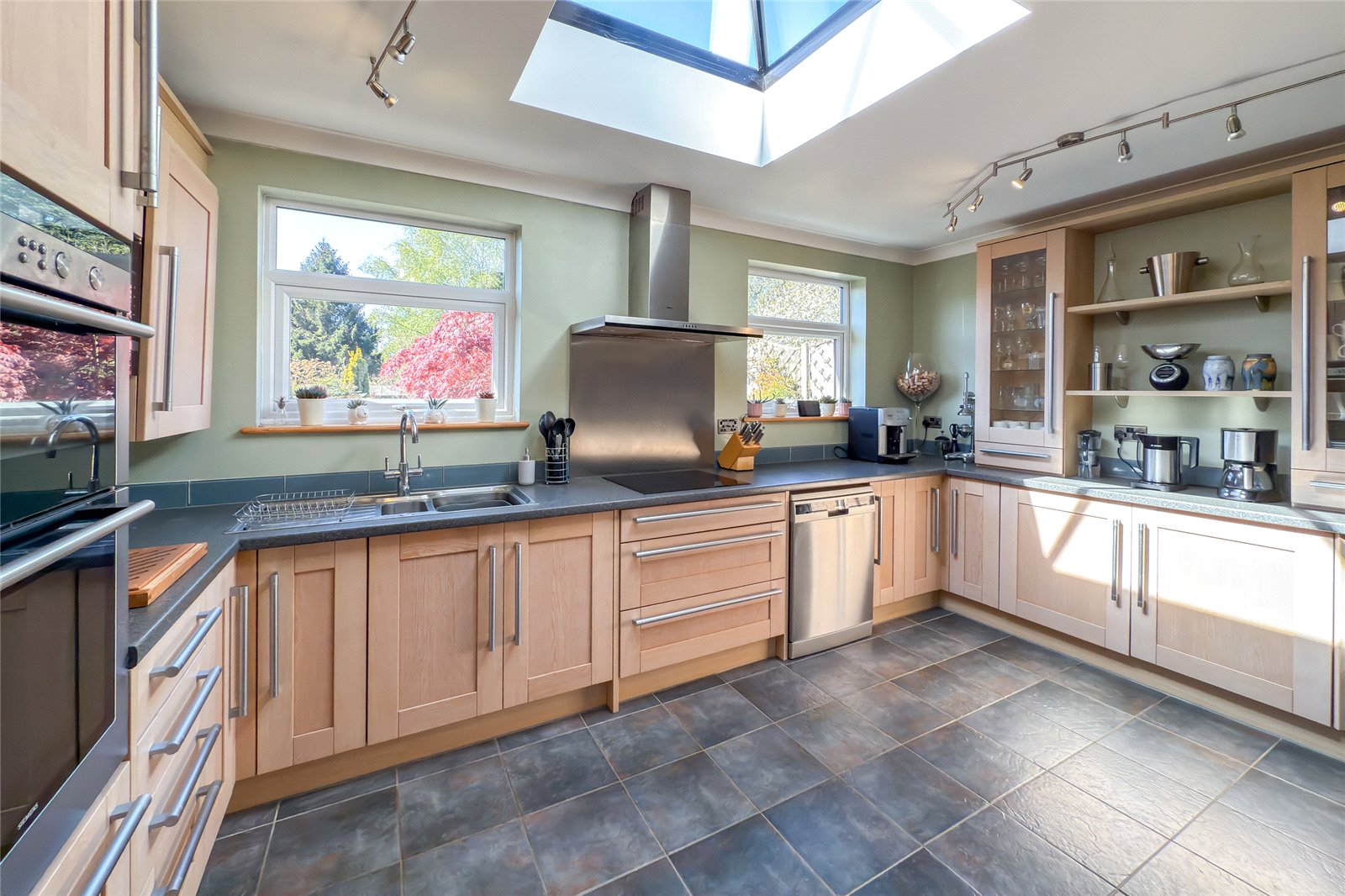 3 bed semi-detached house for sale in Kingshill Avenue, St. Albans, Hertfordshire, AL4 - Property Image 3