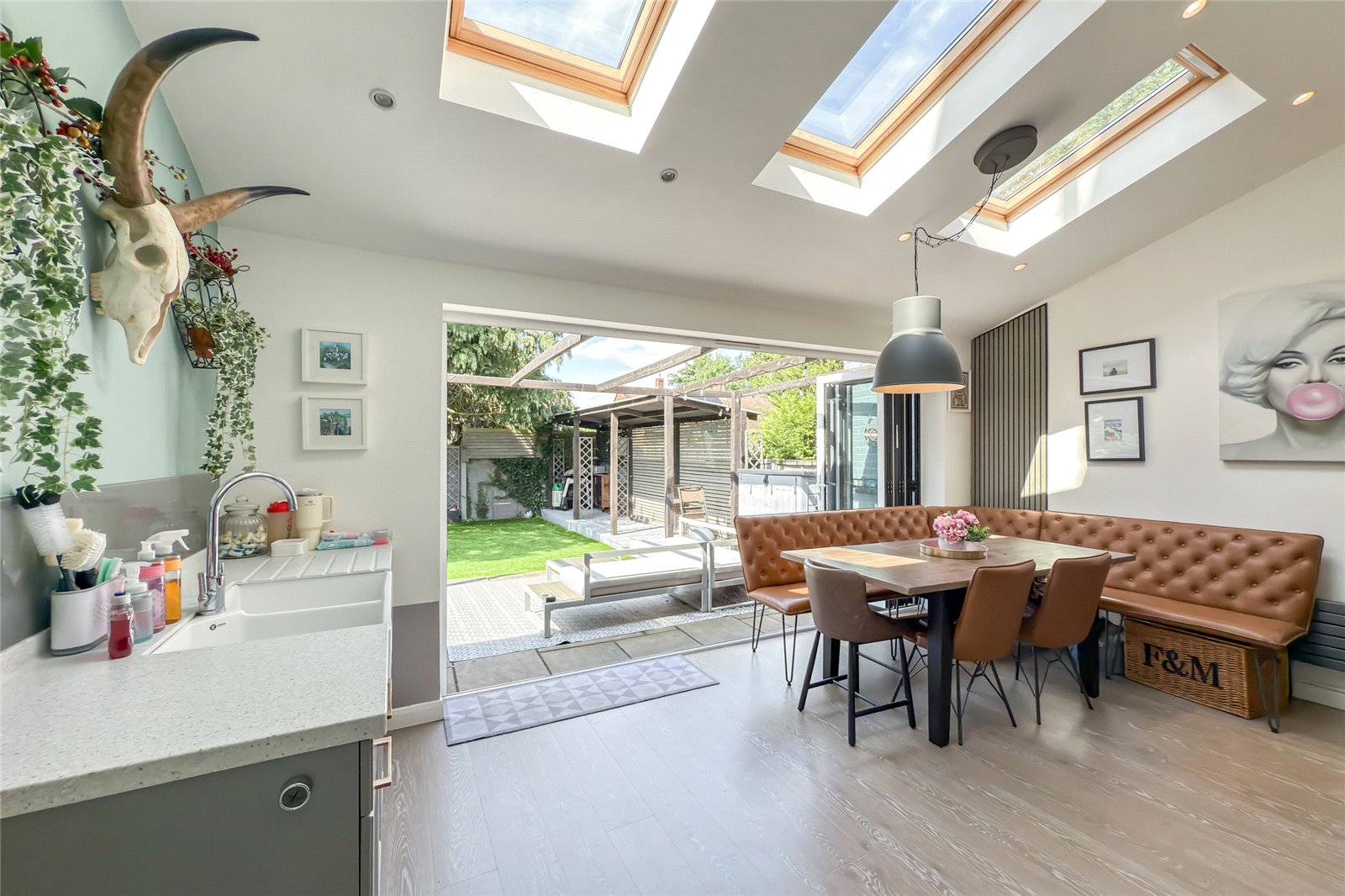 4 bed semi-detached house for sale in Chestnut Drive, St. Albans, Hertfordshire, AL4  - Property Image 4