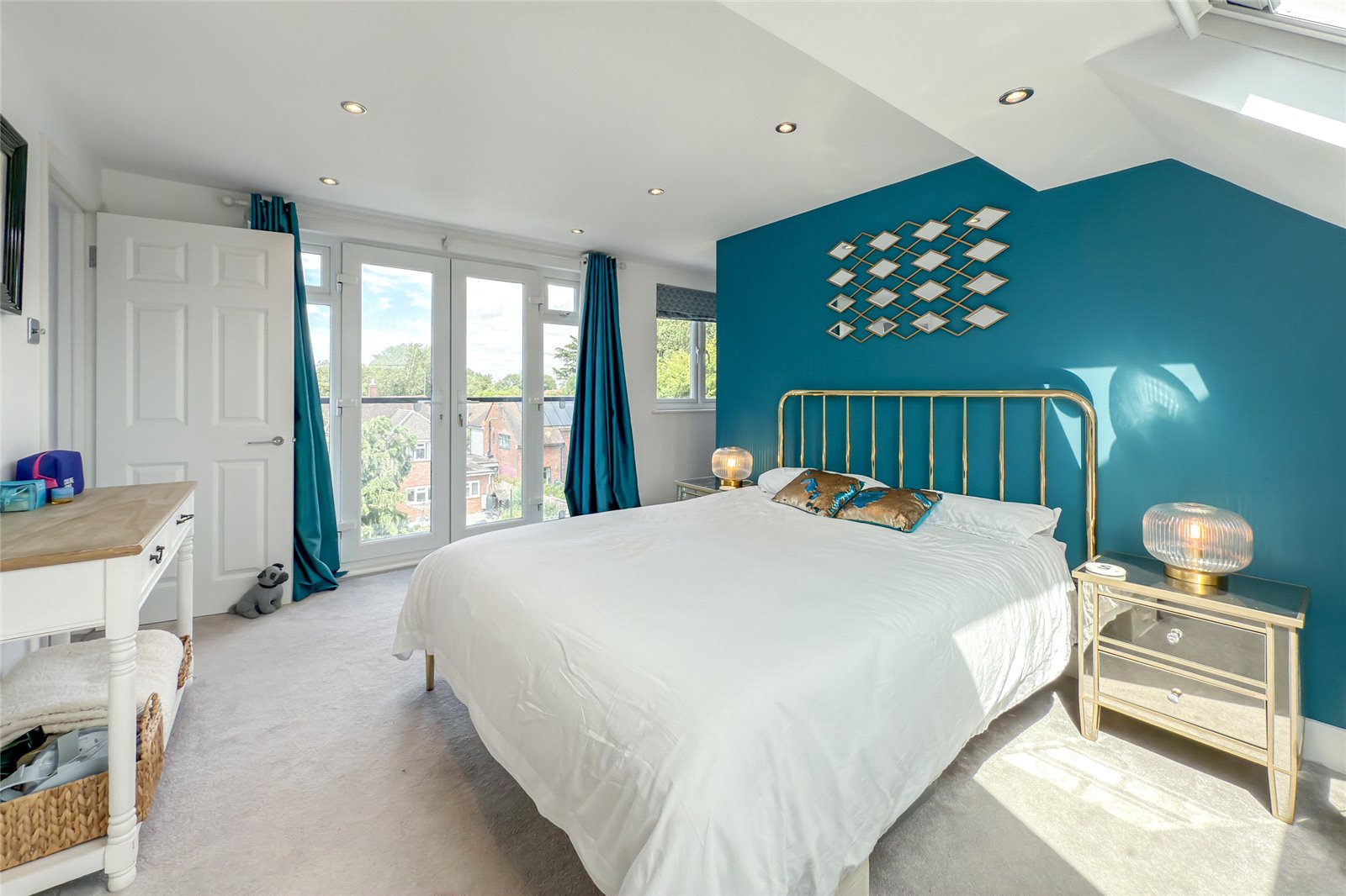 4 bed semi-detached house for sale in Chestnut Drive, St. Albans, Hertfordshire, AL4  - Property Image 6