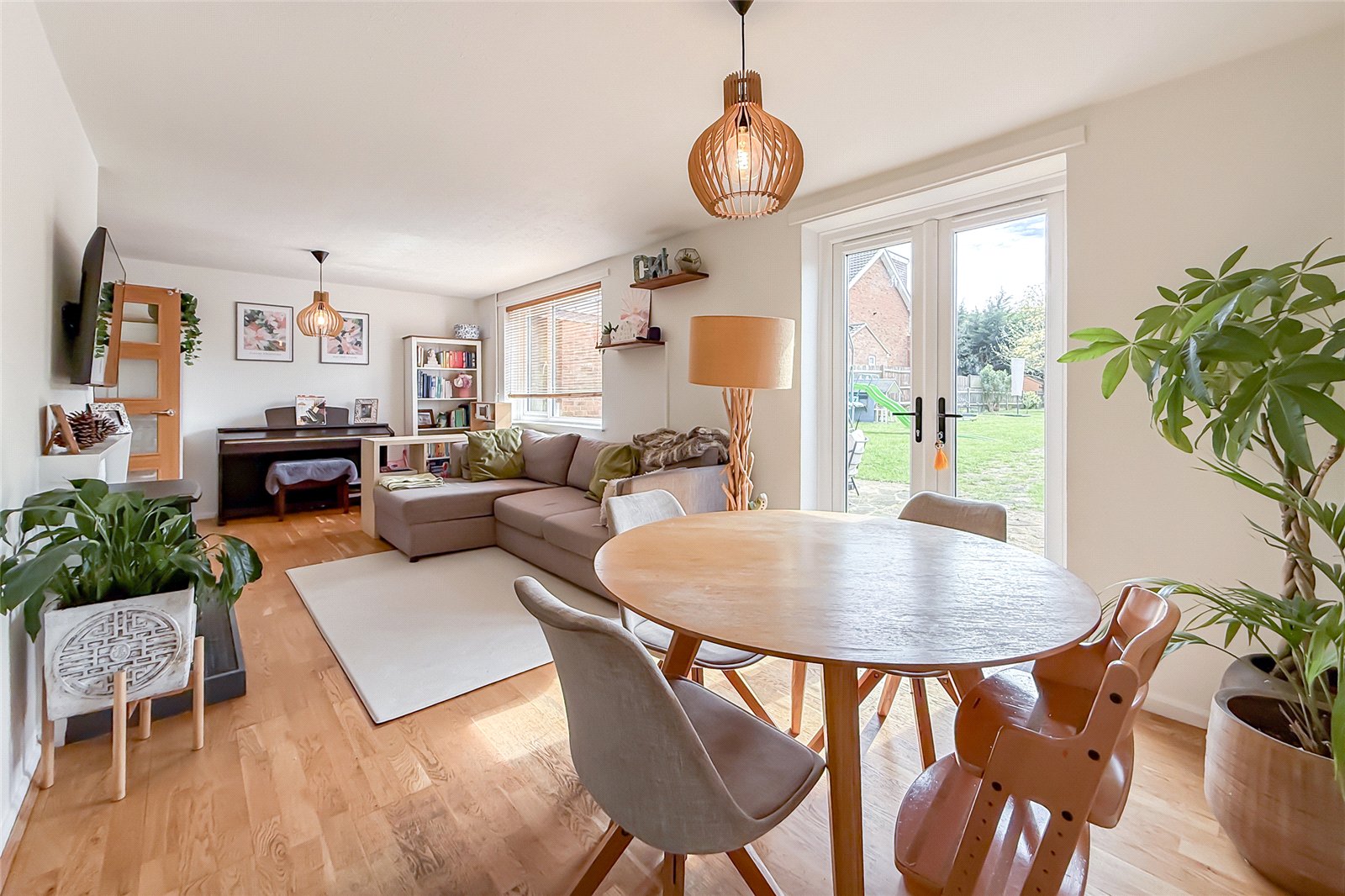 3 bed semi-detached house for sale in Bishops Close, St. Albans, Hertfordshire, AL4  - Property Image 2