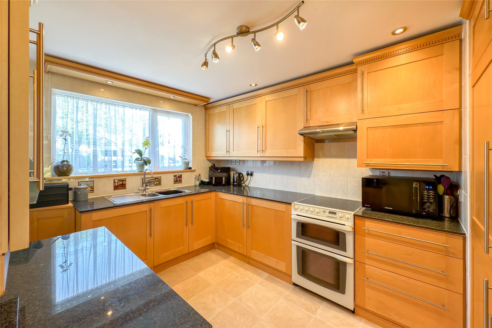 4 bed detached house for sale in Villiers Crescent, St. Albans, Hertfordshire, AL4 - Property Image 5