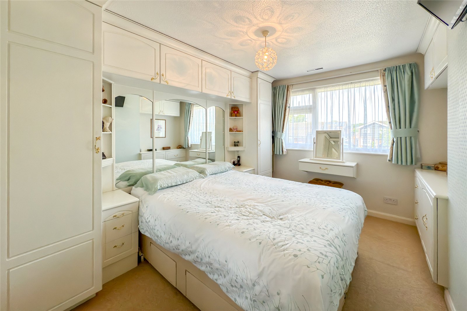 4 bed detached house for sale in Villiers Crescent, St. Albans, Hertfordshire, AL4 - Property Image 9