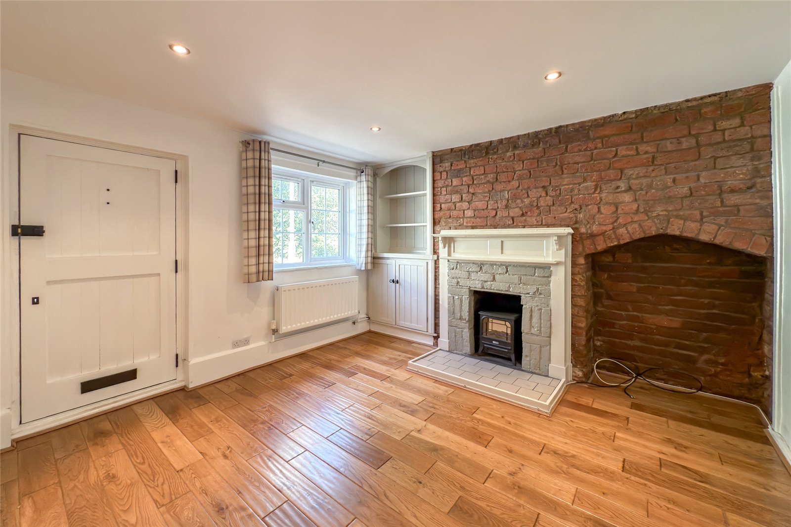 2 bed terraced house for sale in The Hill, Wheathampstead, St. Albans, Hertfordshire, AL4 - Property Image 2