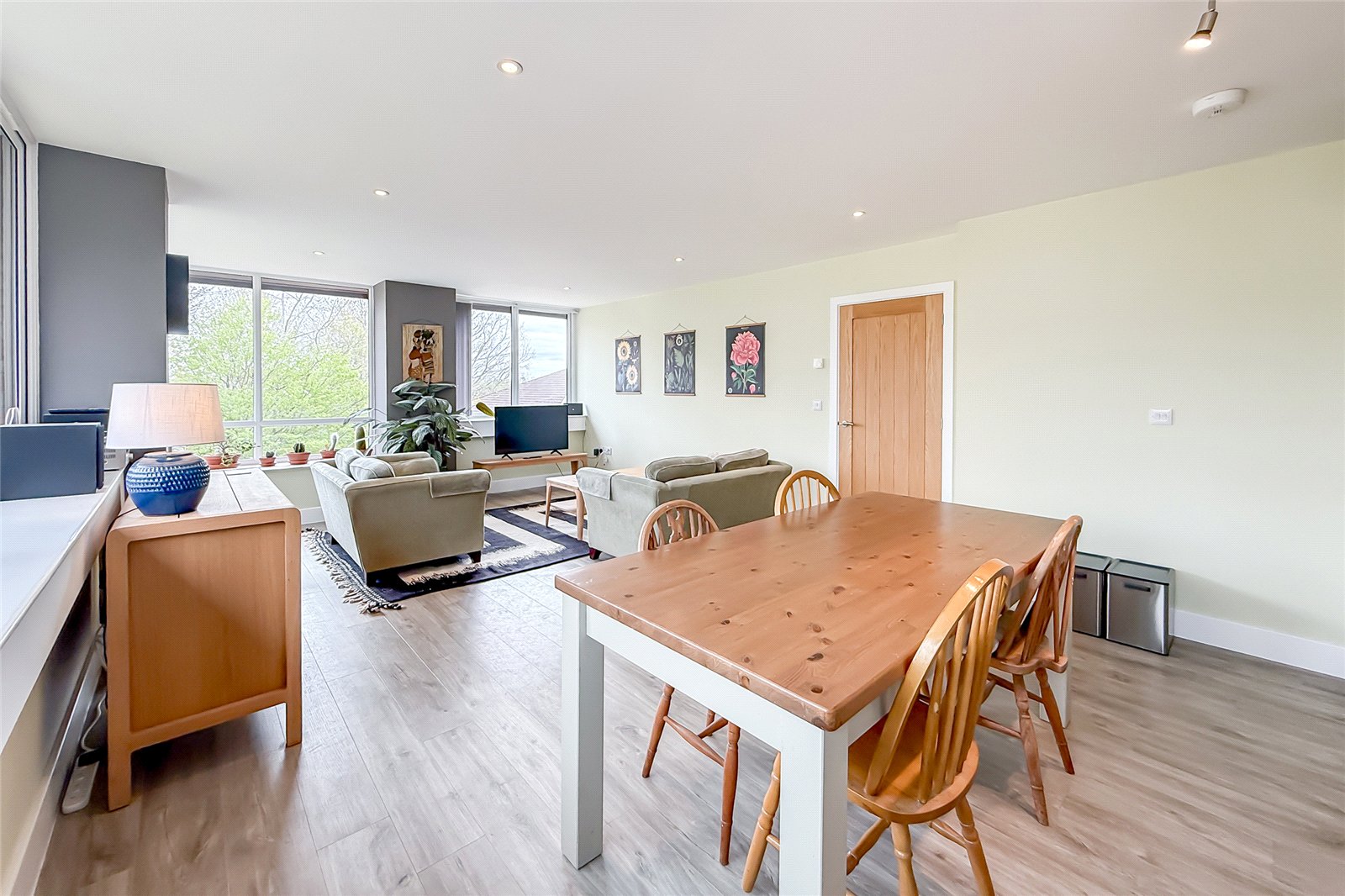 1 bed apartment for sale in Sandridge Park, Porters Wood, St. Albans, Hertfordshire, AL3 - Property Image 2