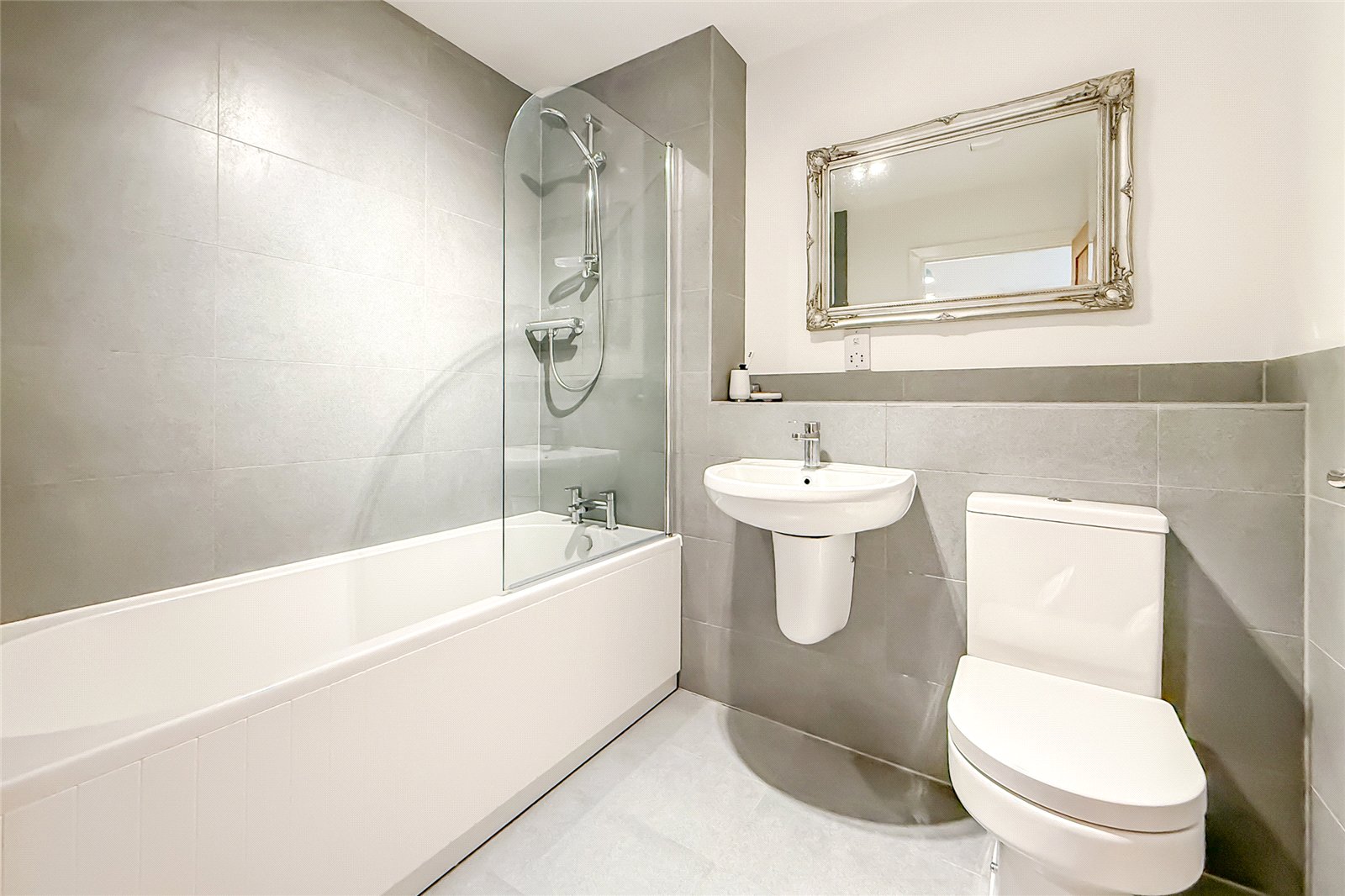 1 bed apartment for sale in Sandridge Park, Porters Wood, St. Albans, Hertfordshire, AL3 - Property Image 8