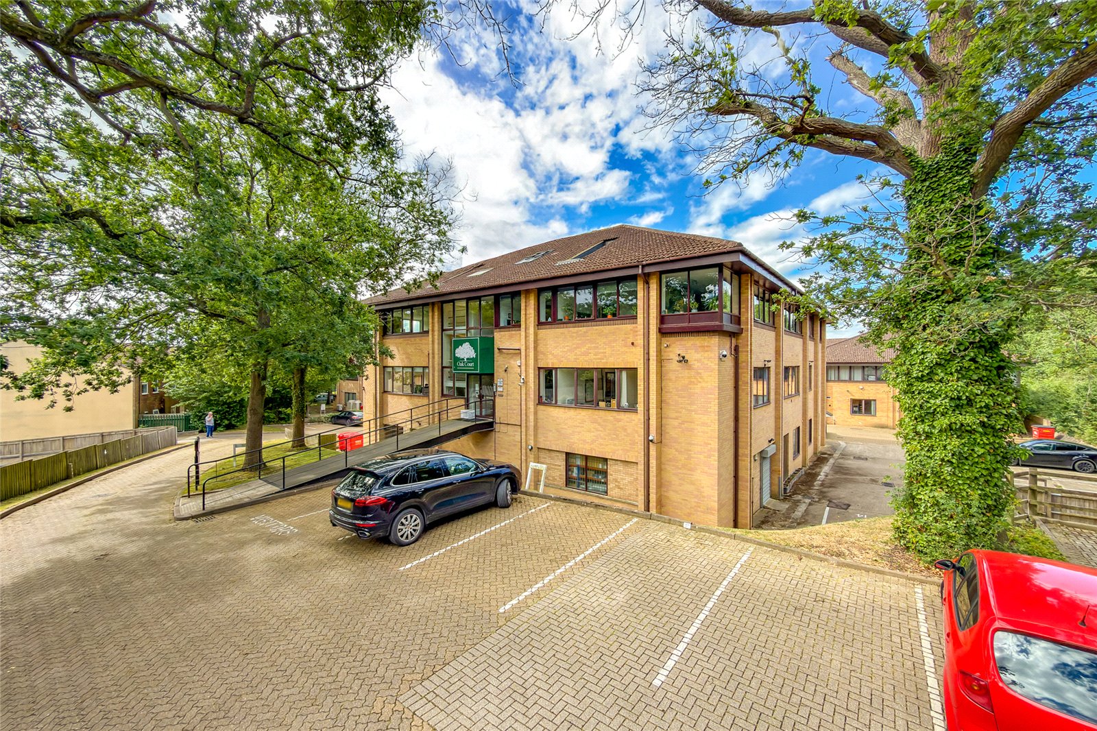 1 bed apartment for sale in Sandridge Park, Porters Wood, St. Albans, Hertfordshire, AL3 - Property Image 10