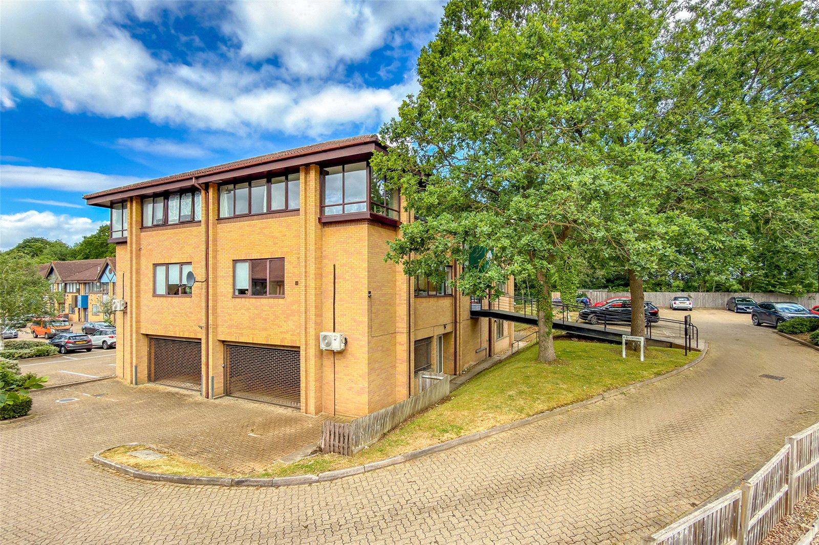 1 bed apartment for sale in Sandridge Park, Porters Wood, St. Albans, Hertfordshire, AL3 - Property Image 14