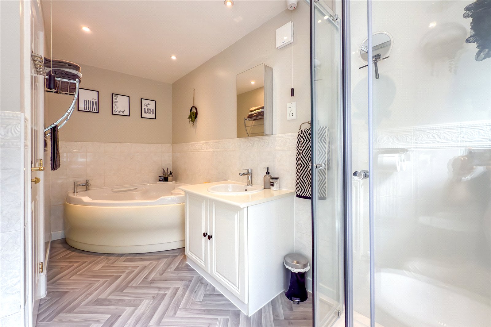 5 bed detached house for sale in Nimrod Drive, Hatfield, Hertfordshire, AL10  - Property Image 11