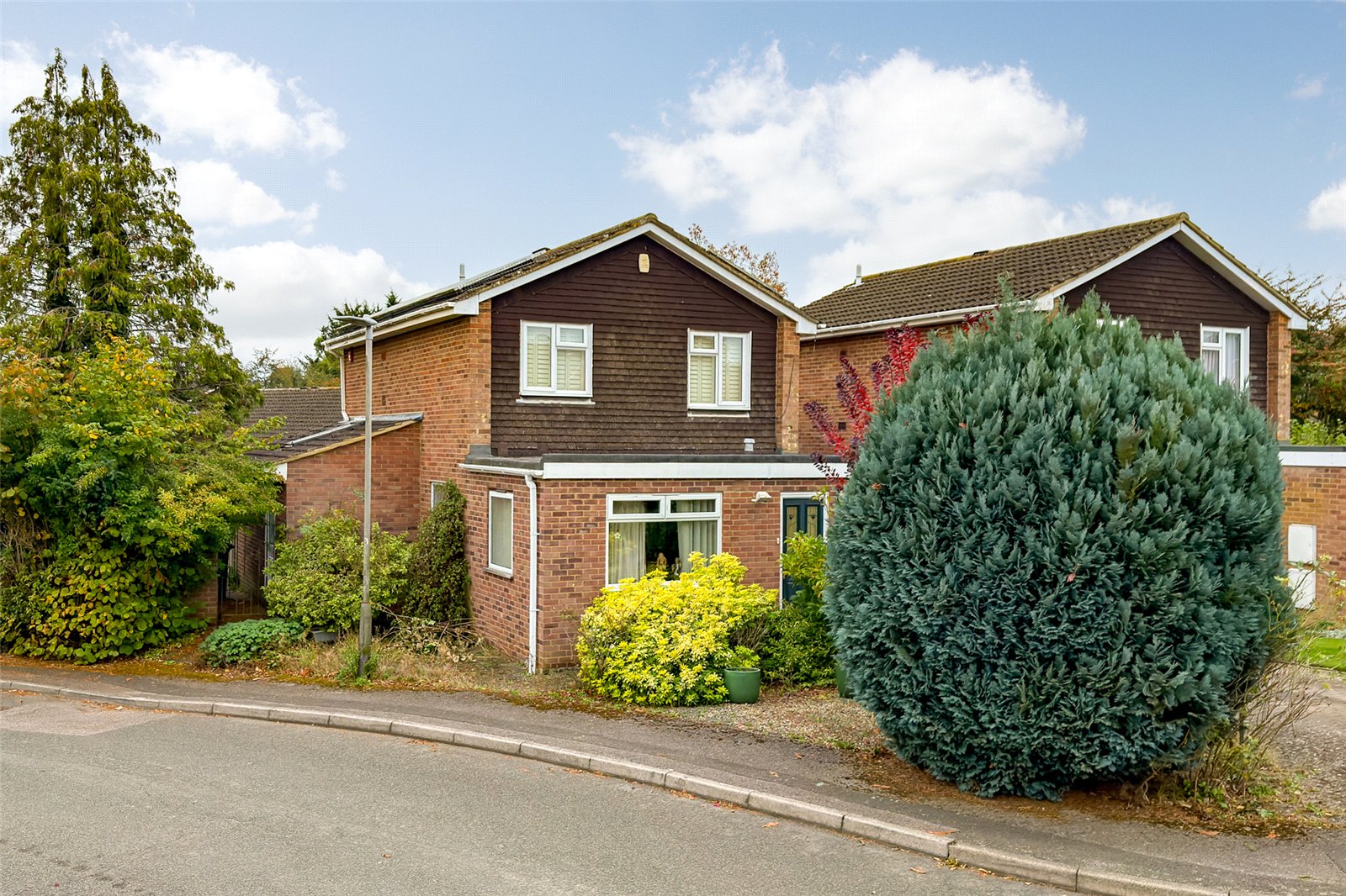 3 bed detached house for sale in Harefield Place, St. Albans, Hertfordshire, AL4  - Property Image 2