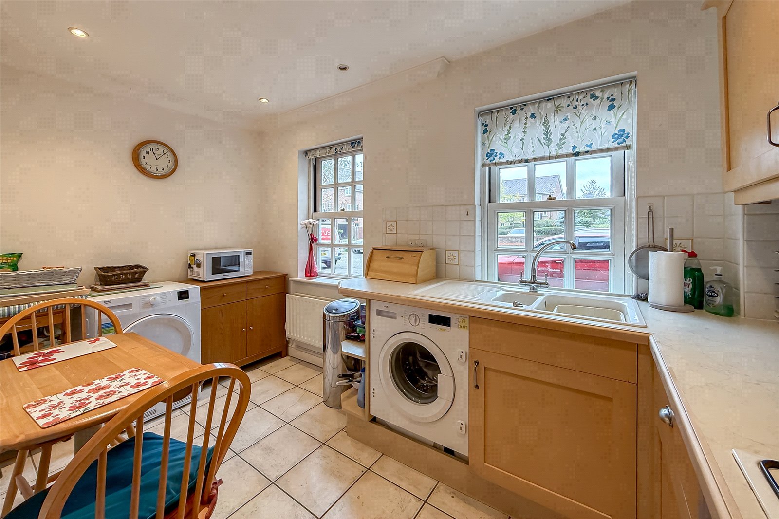 2 bed ground floor flat for sale in Chime Square, St. Albans, Hertfordshire, AL3  - Property Image 2