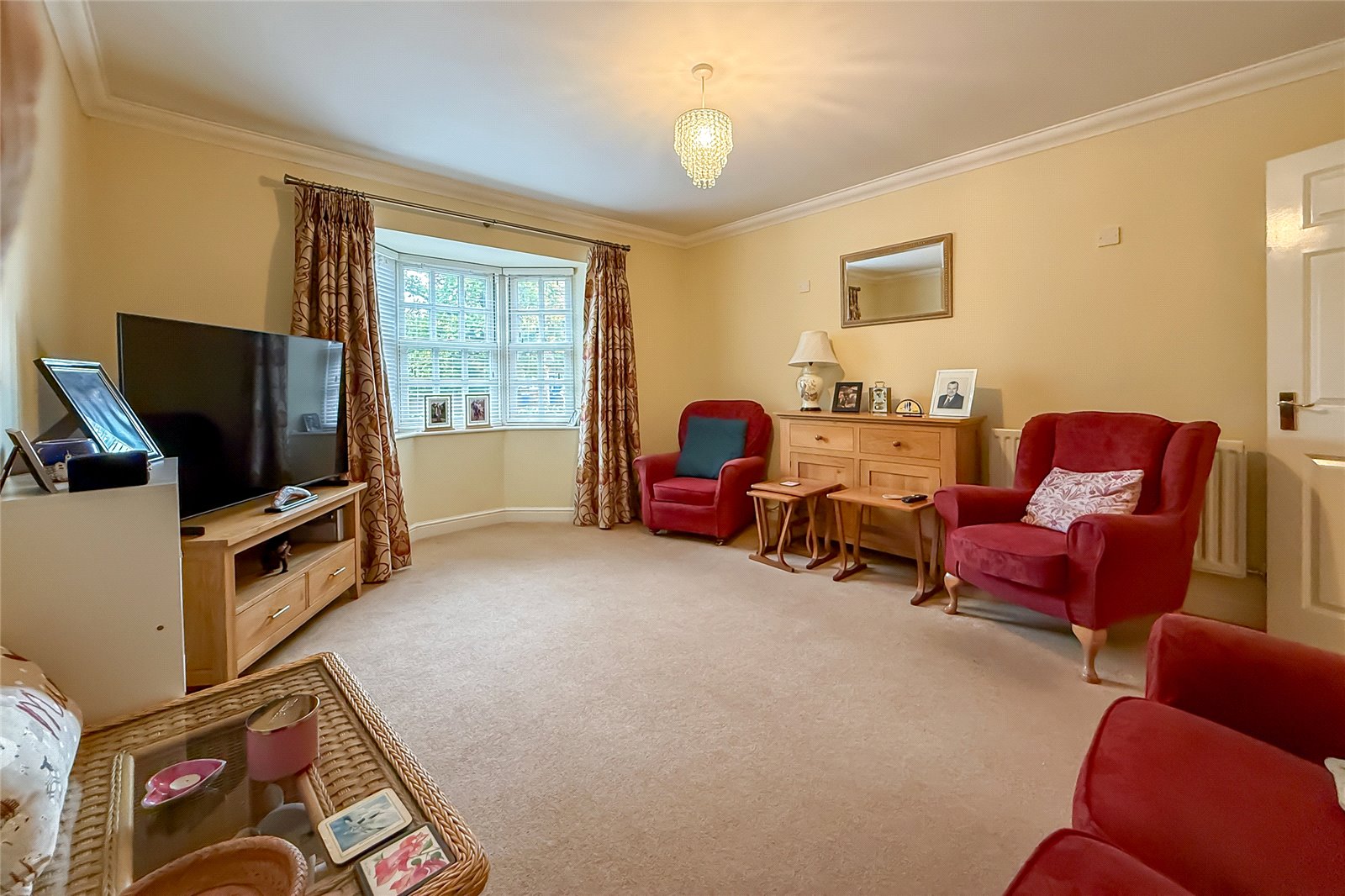 2 bed ground floor flat for sale in Chime Square, St. Albans, Hertfordshire, AL3  - Property Image 4