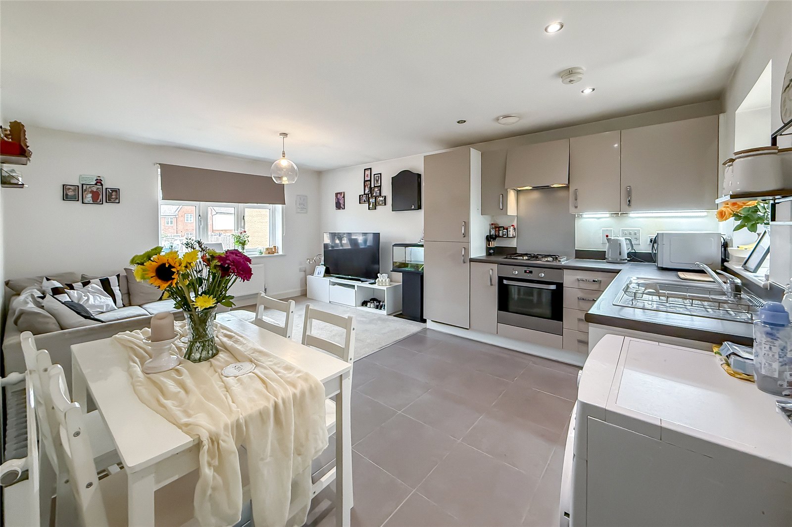 2 bed house for sale in Harrier End, St. Albans, Hertfordshire, AL4  - Property Image 2