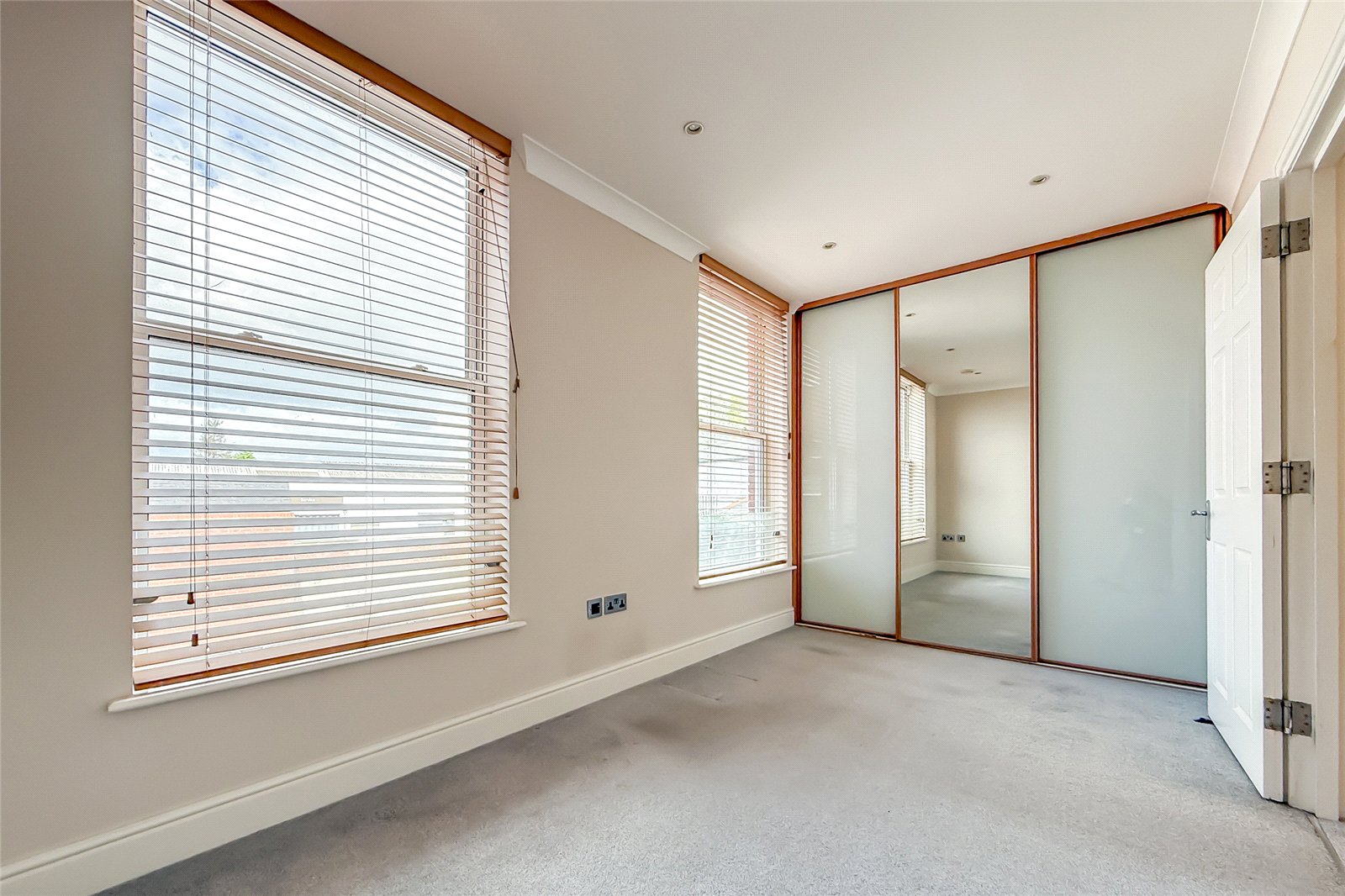 2 bed apartment for sale in St. Peters Street, St. Albans, Hertfordshire, AL1 - Property Image 4