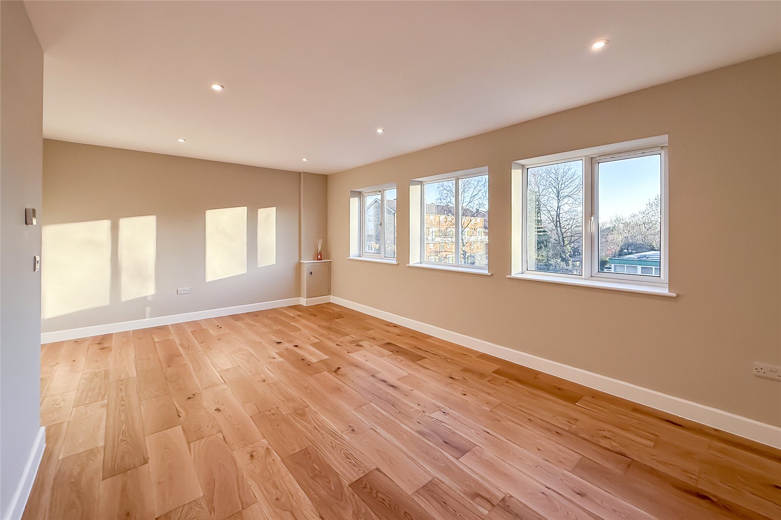 3 bed apartment for sale in The Quadrant, St. Albans, Hertfordshire, AL4 - Property Image 4