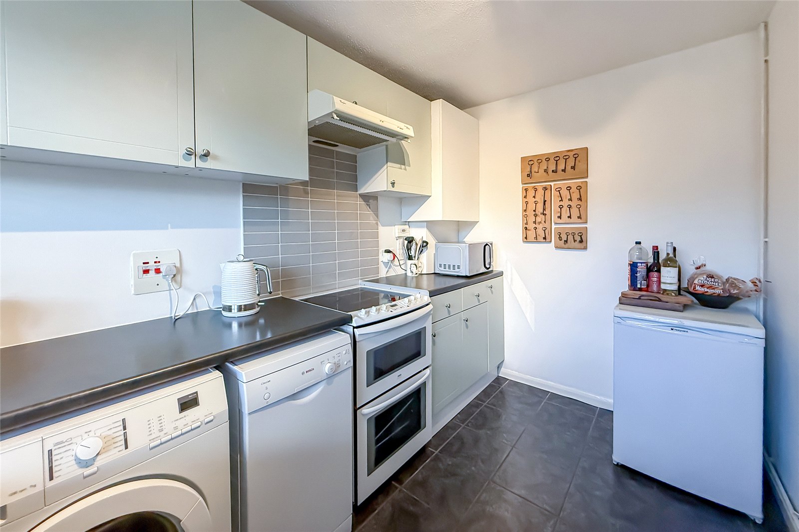 2 bed semi-detached house for sale in Taylor Close, St. Albans, Hertfordshire, AL4 - Property Image 5
