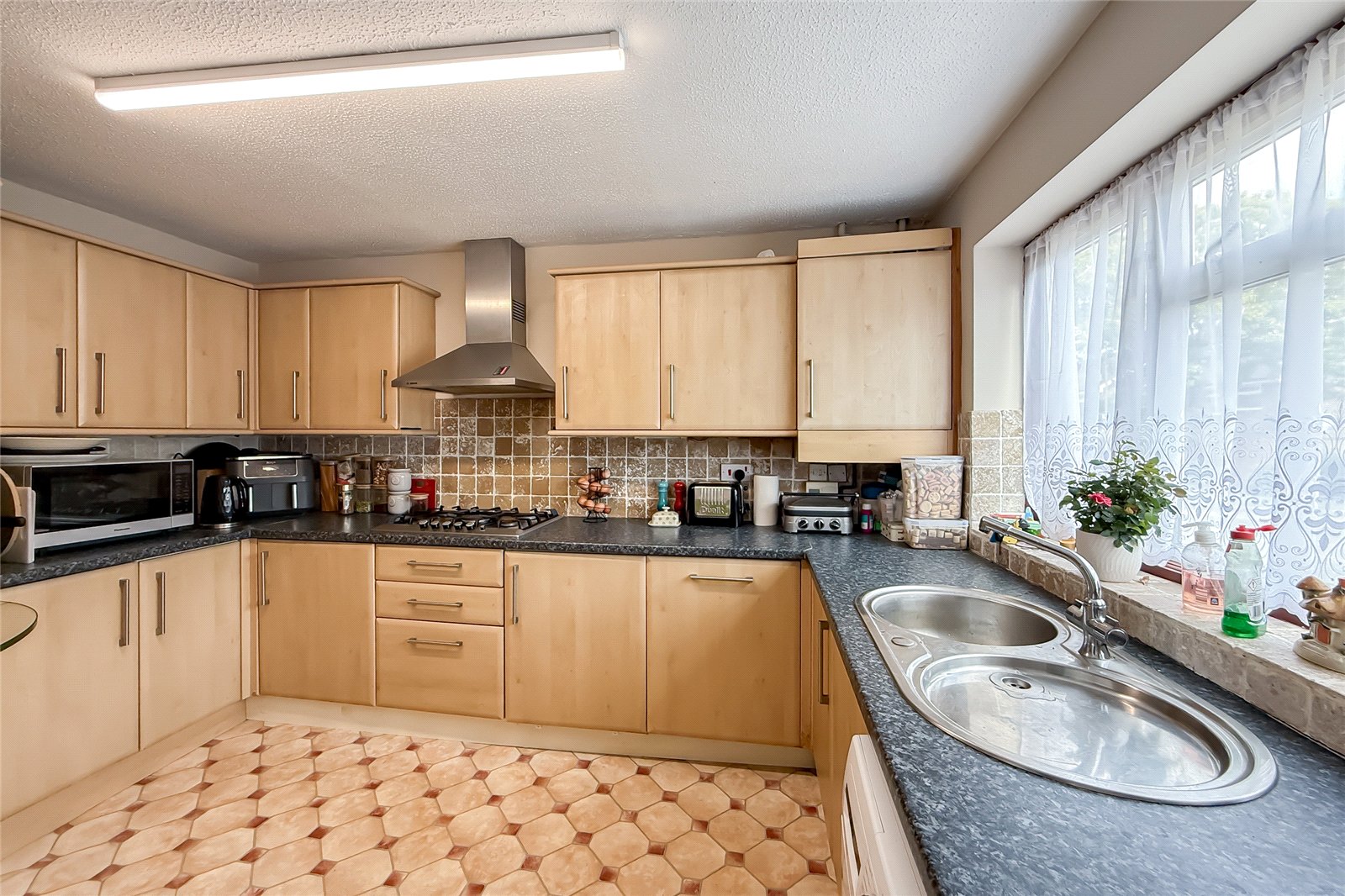 3 bed detached house for sale in Villiers Crescent, St. Albans, Hertfordshire, AL4  - Property Image 6