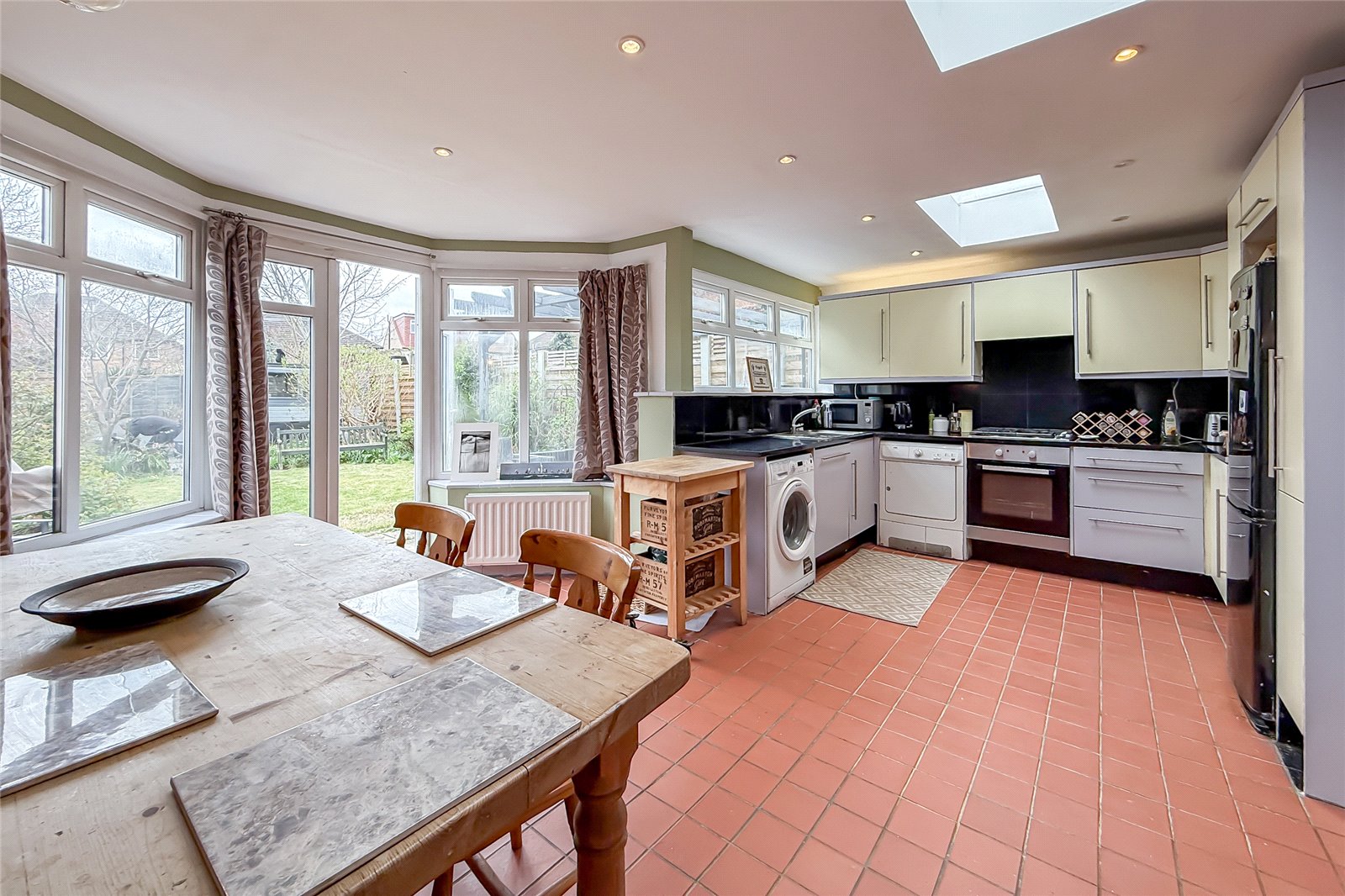 4 bed semi-detached house for sale in Wynchlands Crescent, St. Albans, Hertfordshire, AL4  - Property Image 2