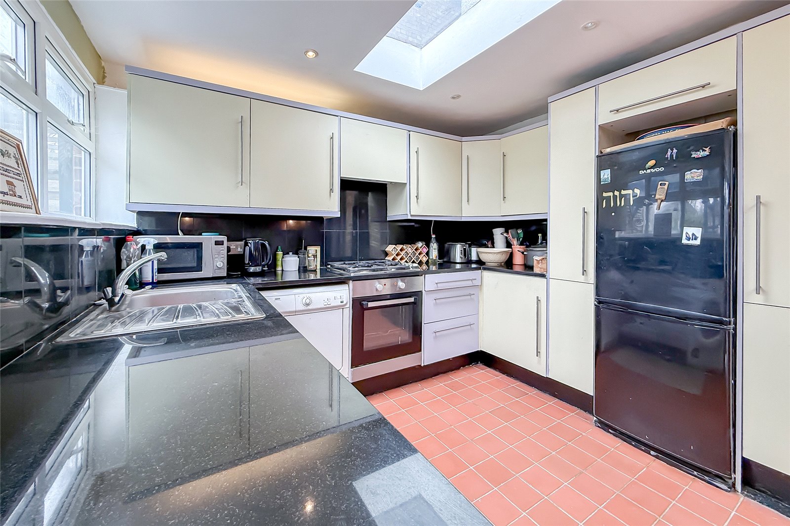 4 bed semi-detached house for sale in Wynchlands Crescent, St. Albans, Hertfordshire, AL4  - Property Image 4