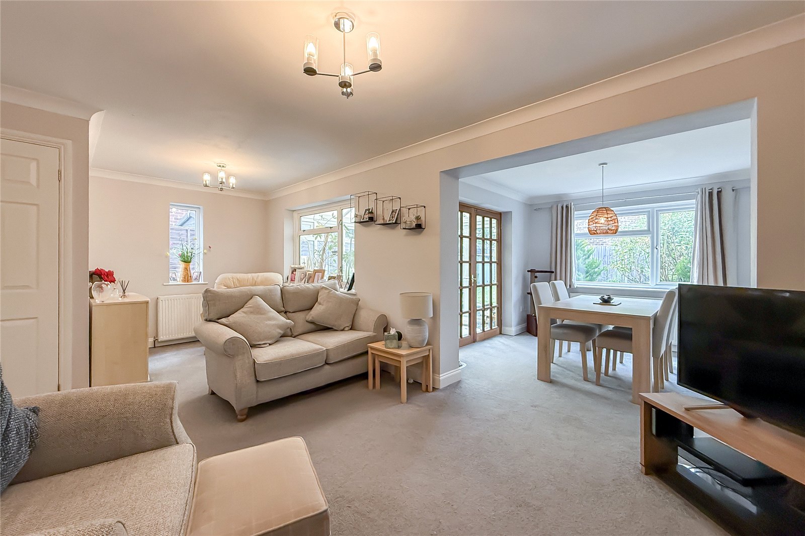 3 bed semi-detached house for sale in Gladeside, St. Albans, Hertfordshire, AL4 - Property Image 2