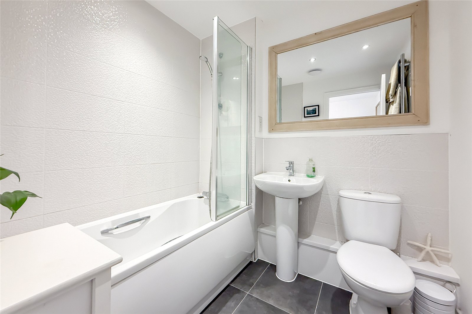 2 bed terraced house for sale in Kestrel Way, St. Albans, Hertfordshire, AL4  - Property Image 13