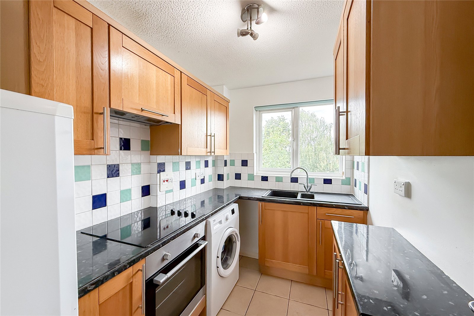 1 bed maisonette for sale in Milford Close, St. Albans, Hertfordshire, AL4 - Property Image 4