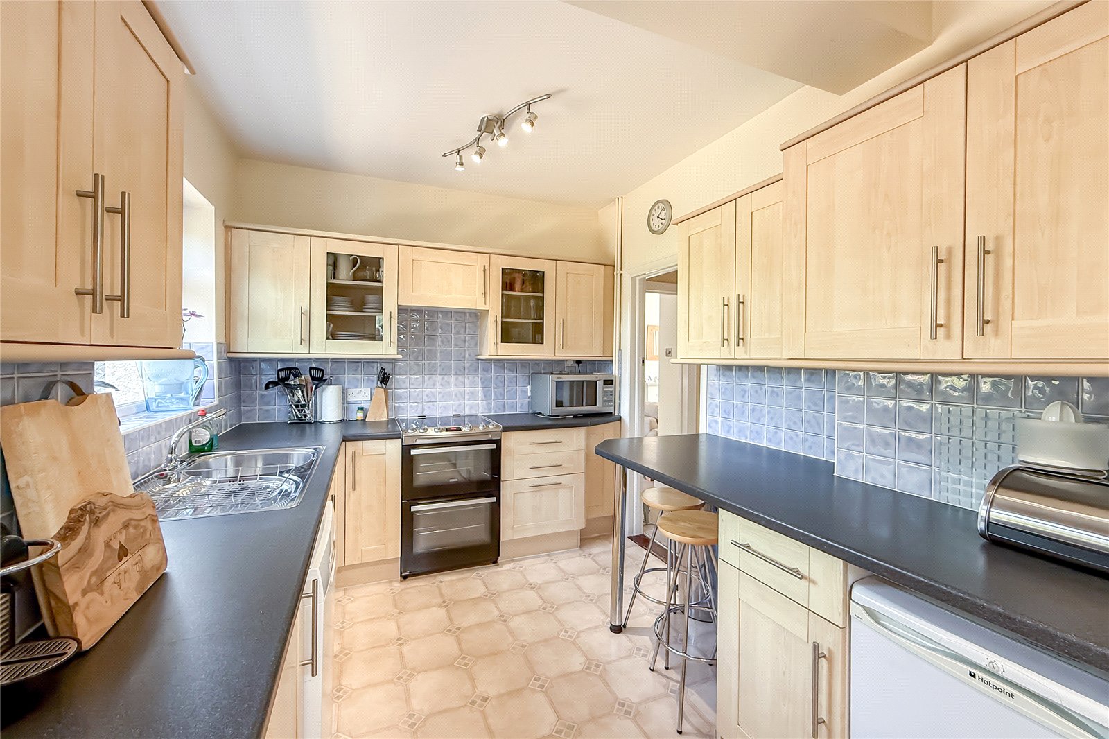 4 bed semi-detached house for sale in Beech Road, St. Albans, Hertfordshire, AL3 - Property Image 2
