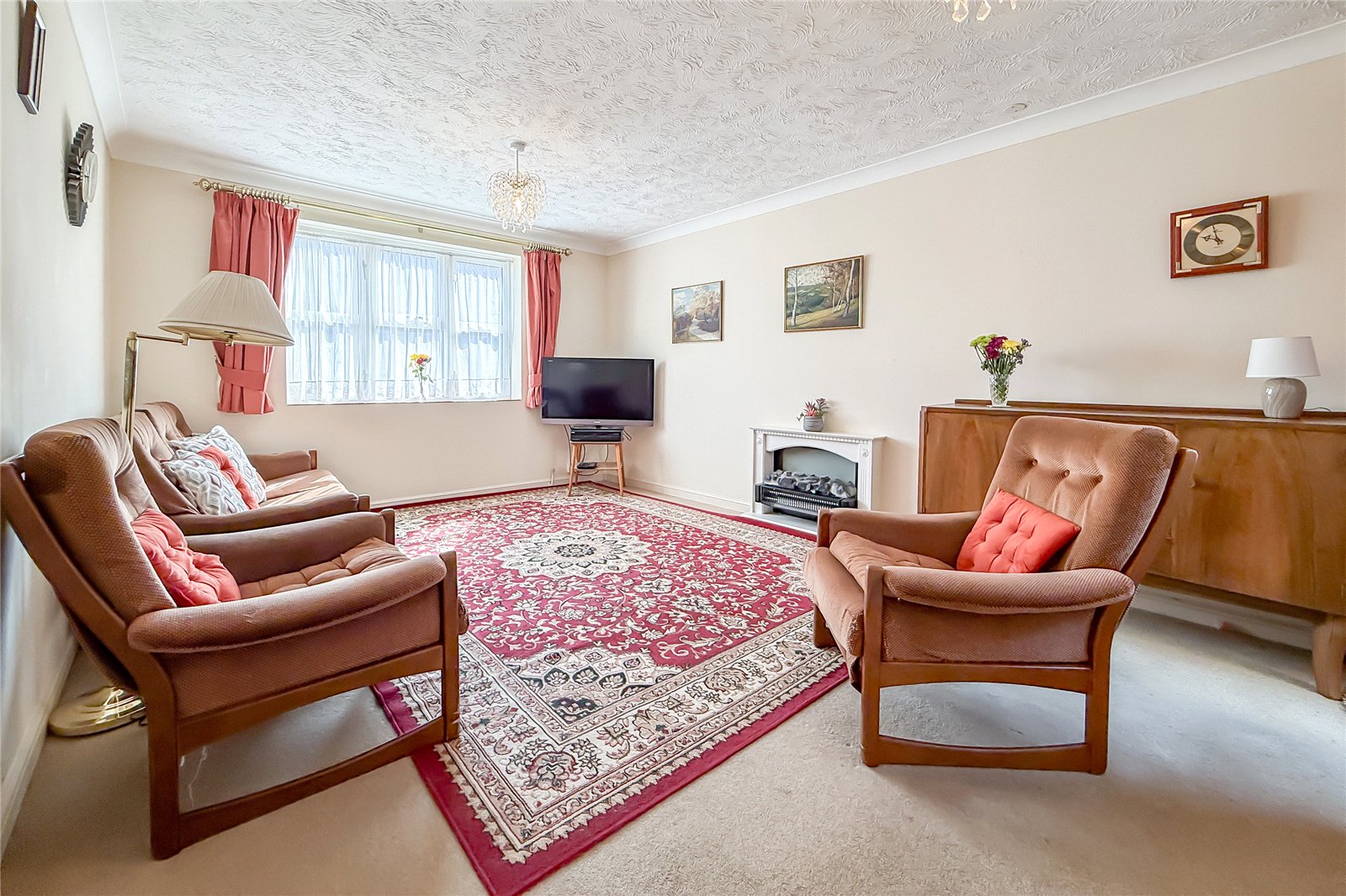 2 bed ground floor maisonette for sale in Harvest Court, Harvesters, St. Albans, Hertfordshire, AL4  - Property Image 5