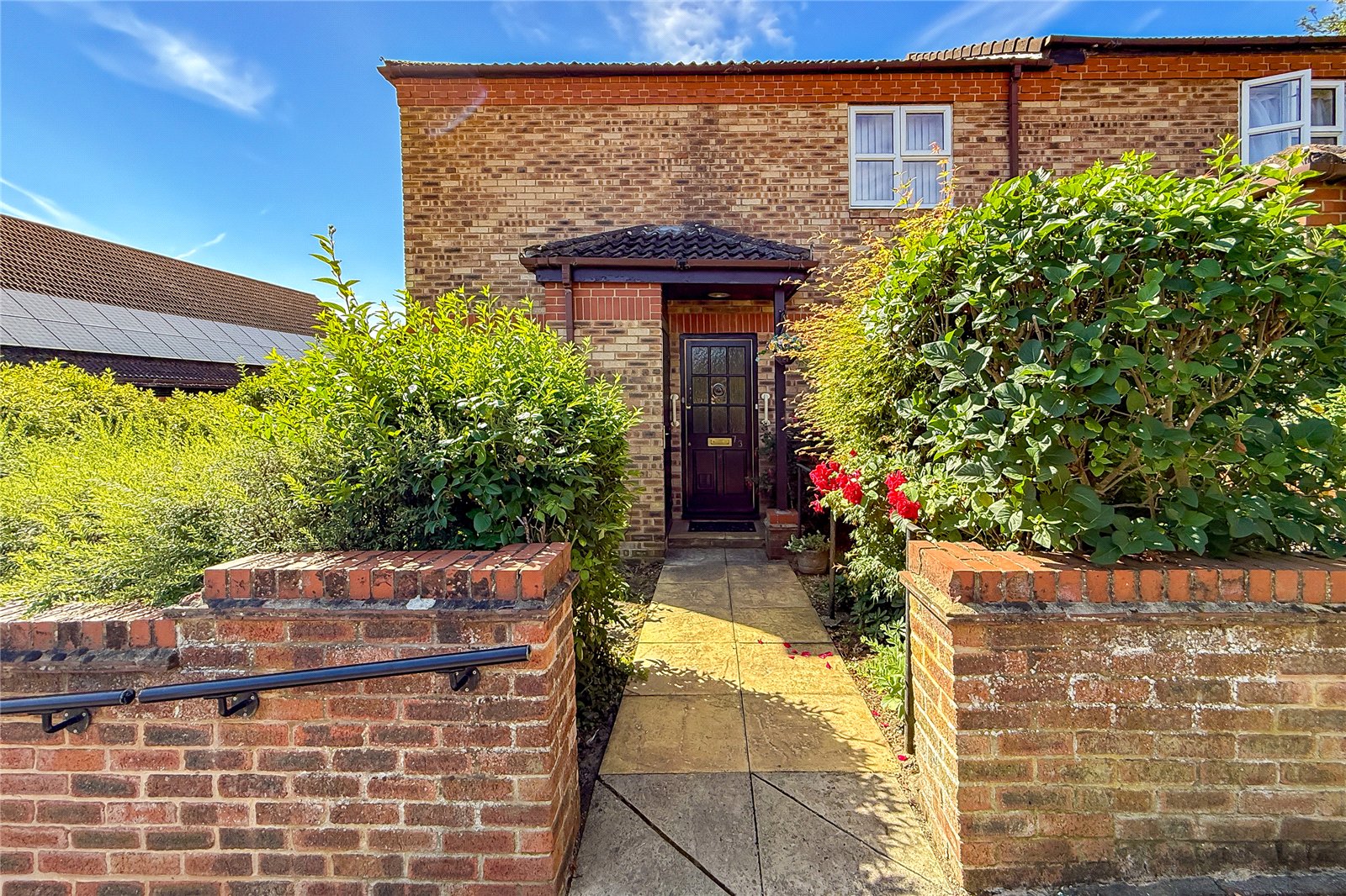 2 bed ground floor maisonette for sale in Harvest Court, Harvesters, St. Albans, Hertfordshire, AL4  - Property Image 11