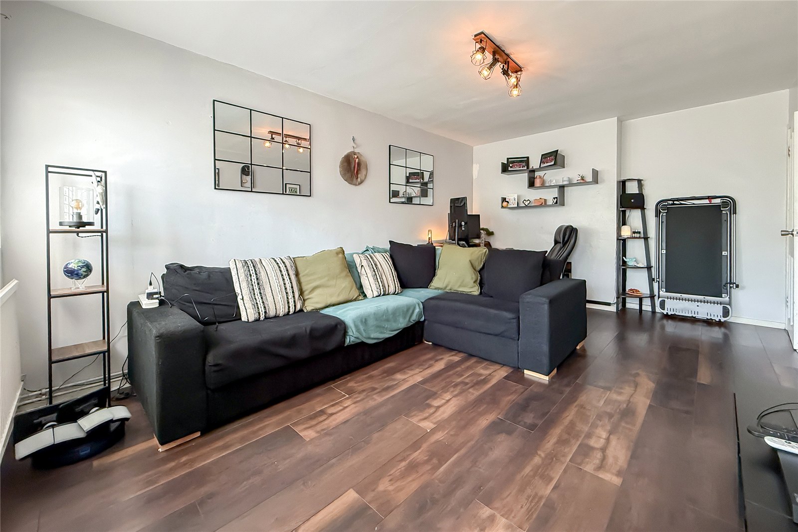 2 bed ground floor flat for sale in Langley Grove, Sandridge, St. Albans, Hertfordshire, AL4 - Property Image 3