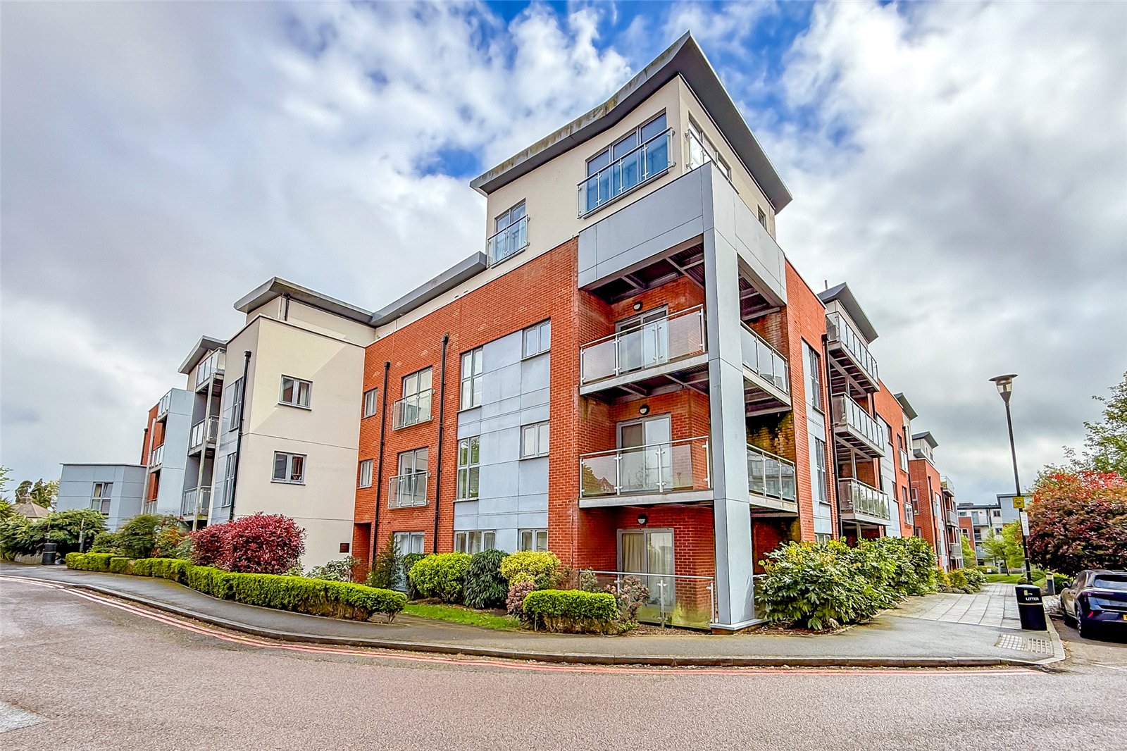 1 bed ground floor flat for sale in Charrington Place, St. Albans, Hertfordshire, AL1