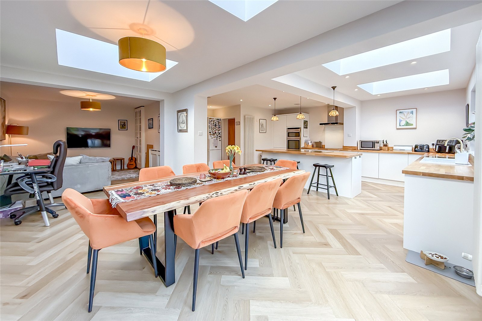 4 bed semi-detached house for sale in Laburnum Grove, St. Albans, Hertfordshire, AL2  - Property Image 5