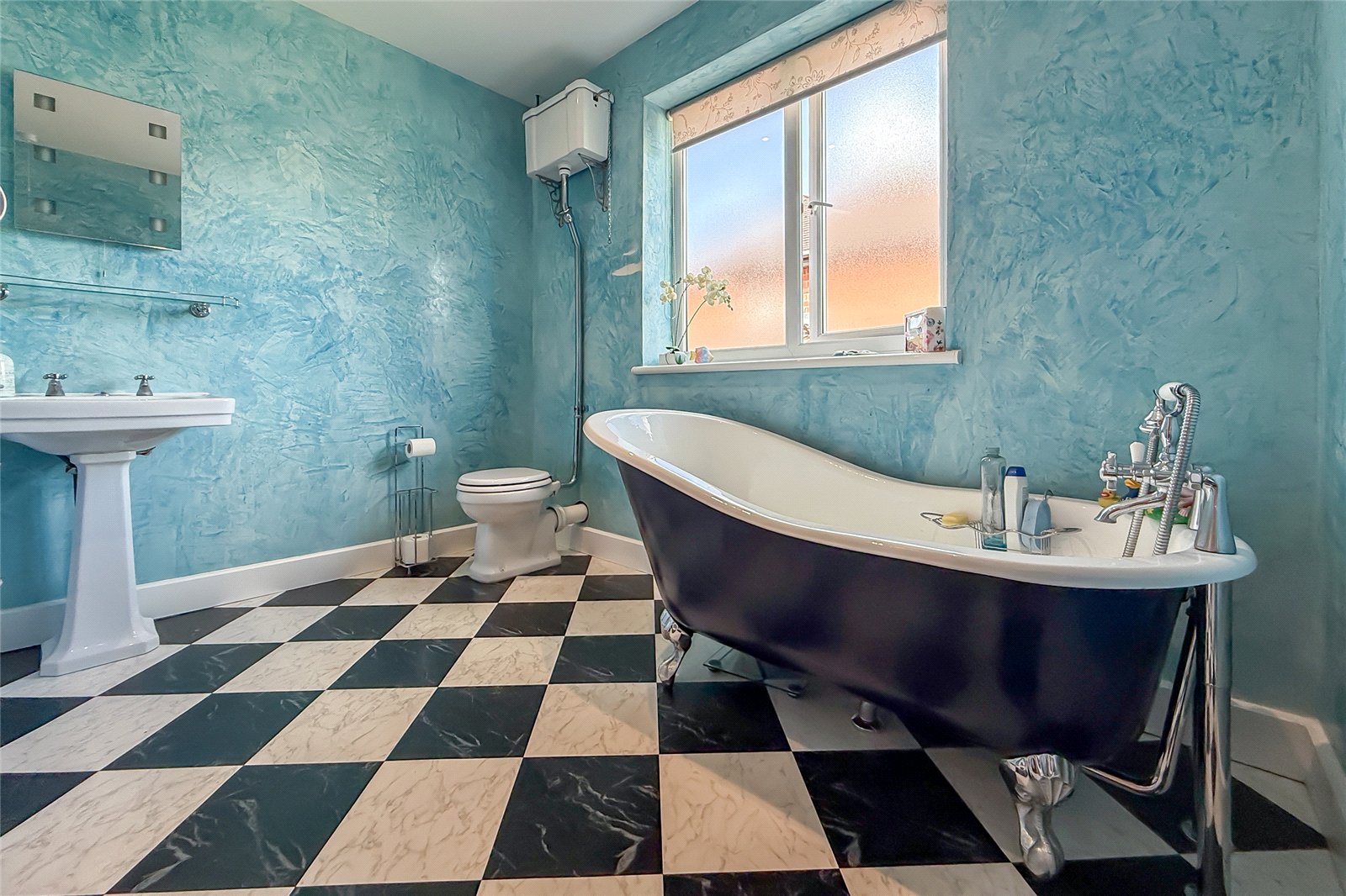 4 bed semi-detached house for sale in Laburnum Grove, St. Albans, Hertfordshire, AL2  - Property Image 10