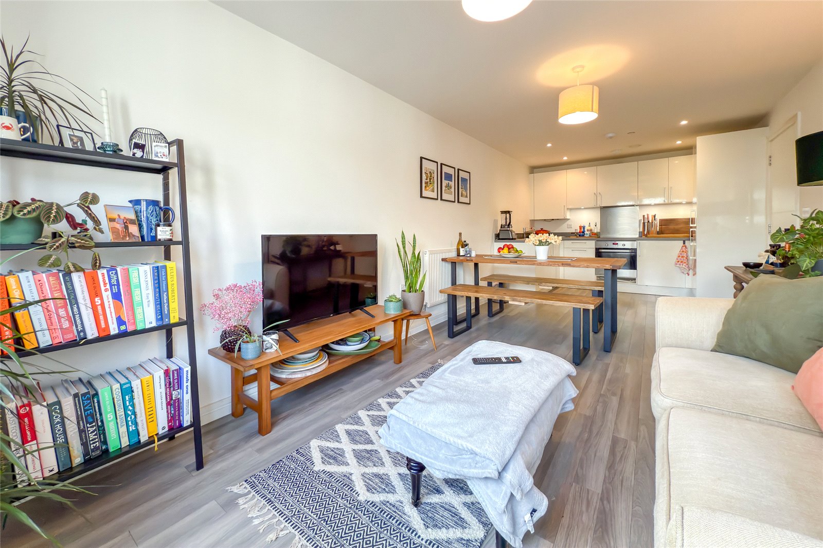2 bed apartment to rent in King House, Victoria Street, St. Albans, Hertfordshire, AL1 - Property Image 2