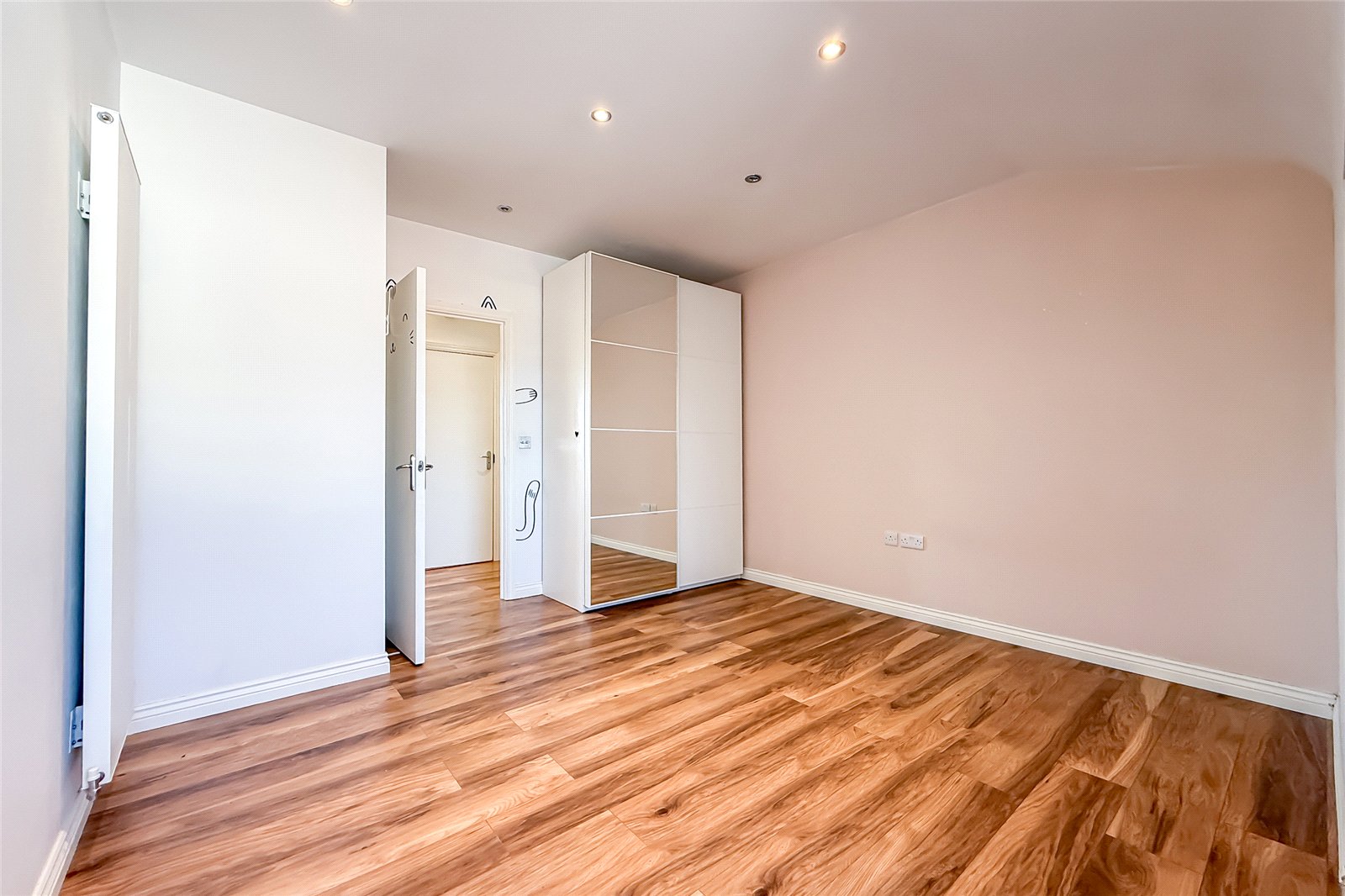 2 bed apartment for sale in Russet Drive, Highfield Park, St. Albans, AL4 - Property Image 10