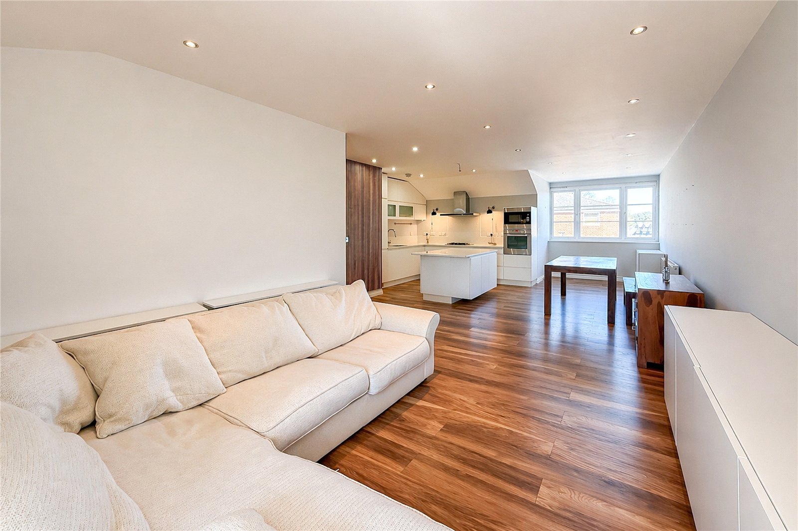 2 bed apartment for sale in Russet Drive, Highfield Park, St. Albans, AL4 - Property Image 2
