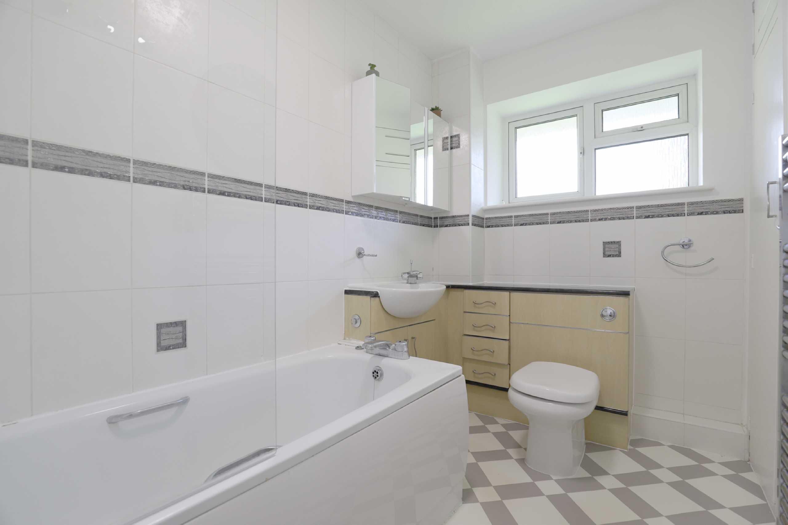 3 bed apartment to rent in Hughenden Road, St. Albans, Hertfordshire, AL4  - Property Image 7