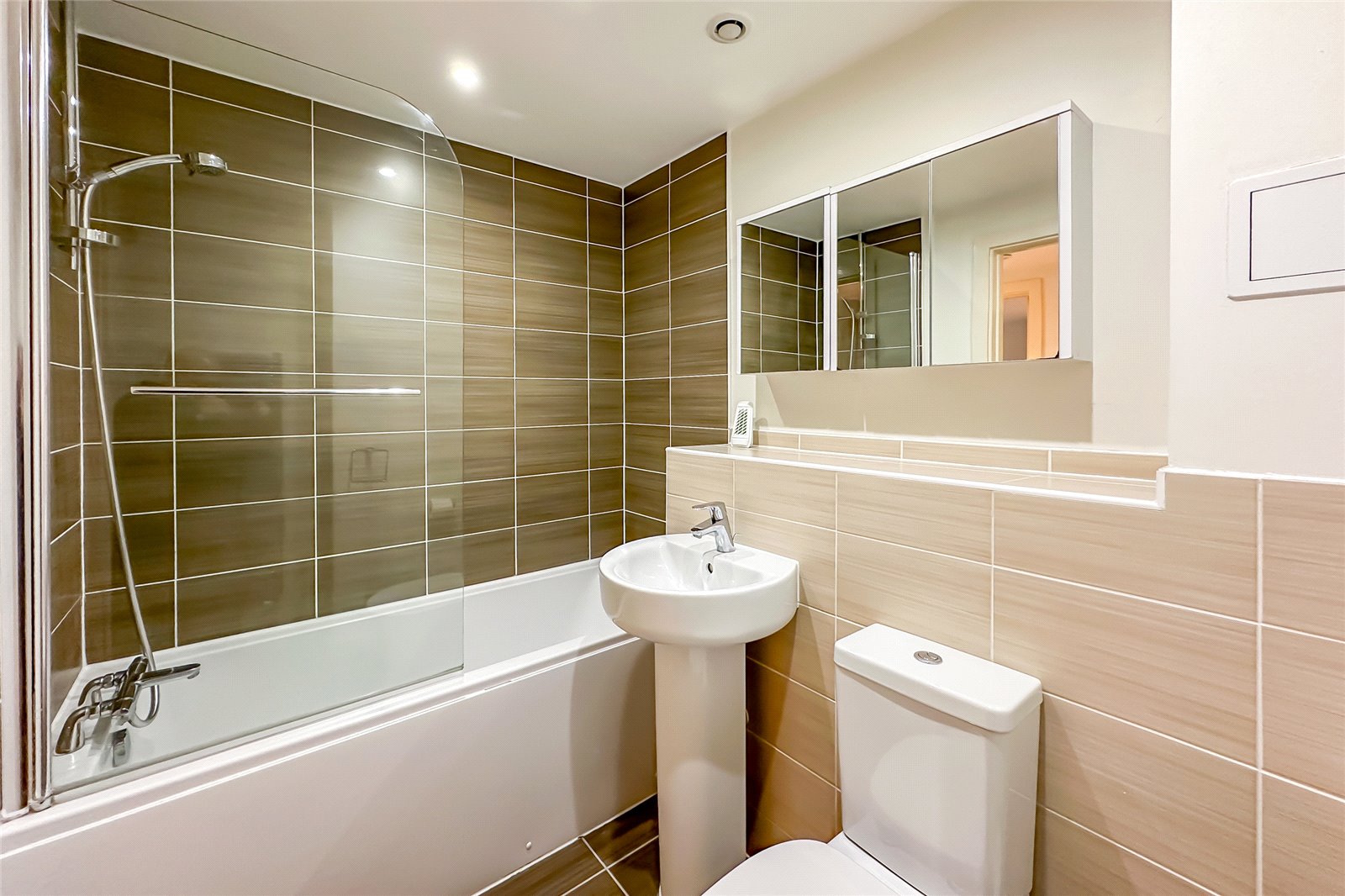 1 bed apartment to rent in Fitzwilliam Court, St Peters Road, Newsom Place, St Albans, Hertfordshire, AL1  - Property Image 8