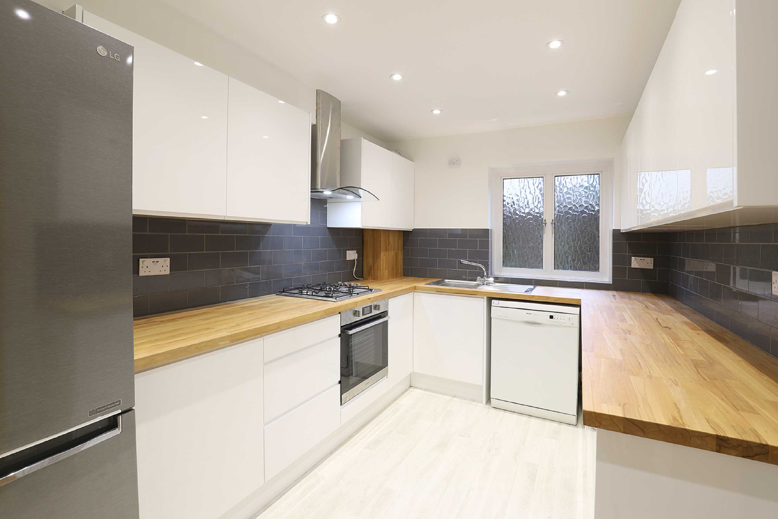 2 bed ground floor flat to rent in The Mansards, Avenue Road, St. Albans, Hertfordshire, AL1 - Property Image 2
