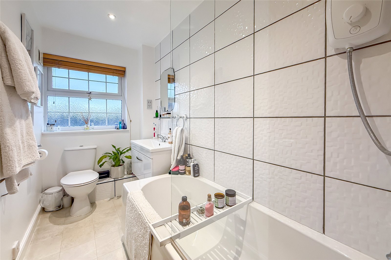 2 bed apartment to rent in Batterdale, Hatfield, Hertfordshire, AL9 - Property Image 6