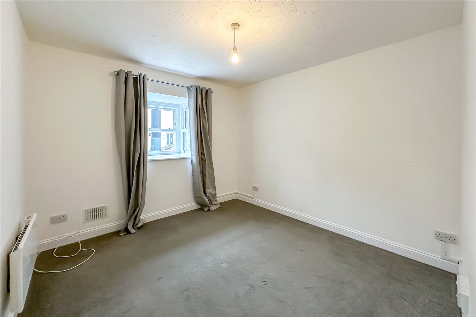 1 bed ground floor flat to rent in Stable Court, Heath Road, St. Albans, Hertfordshire, AL1  - Property Image 3